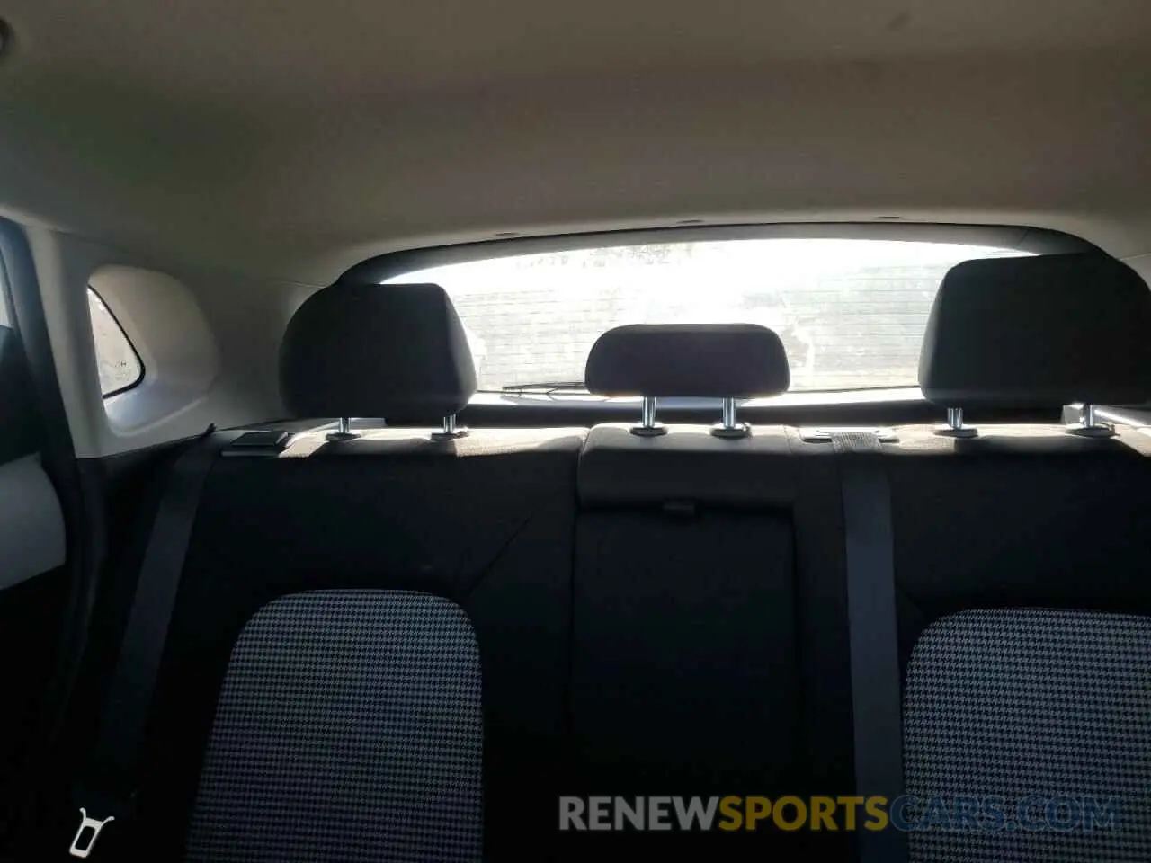 10 Photograph of a damaged car KM8K12AA1LU561423 HYUNDAI KONA 2020