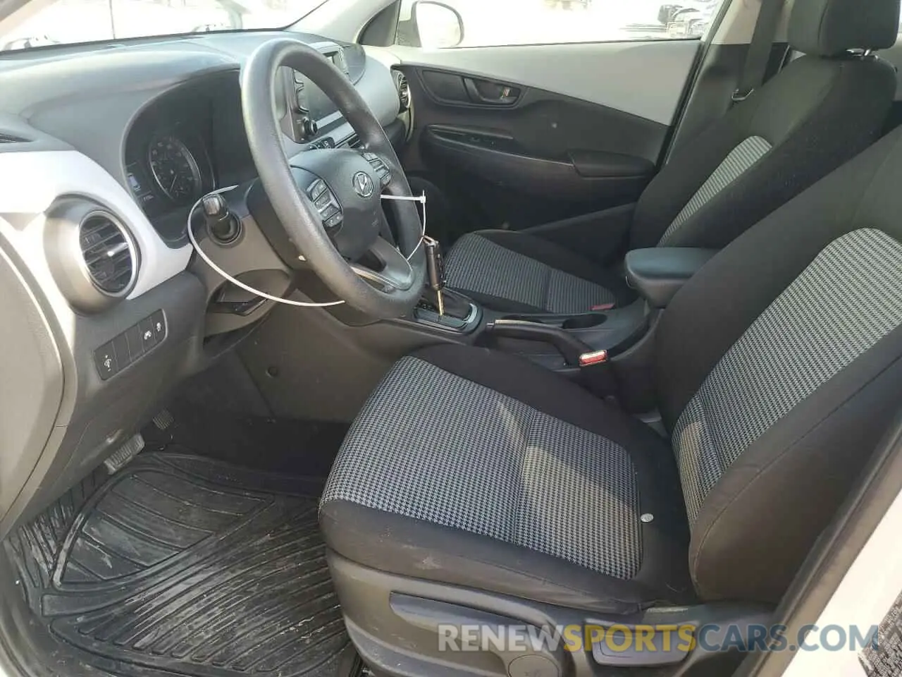 7 Photograph of a damaged car KM8K12AA1LU561423 HYUNDAI KONA 2020
