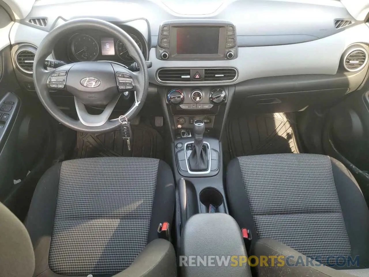 8 Photograph of a damaged car KM8K12AA1LU561423 HYUNDAI KONA 2020