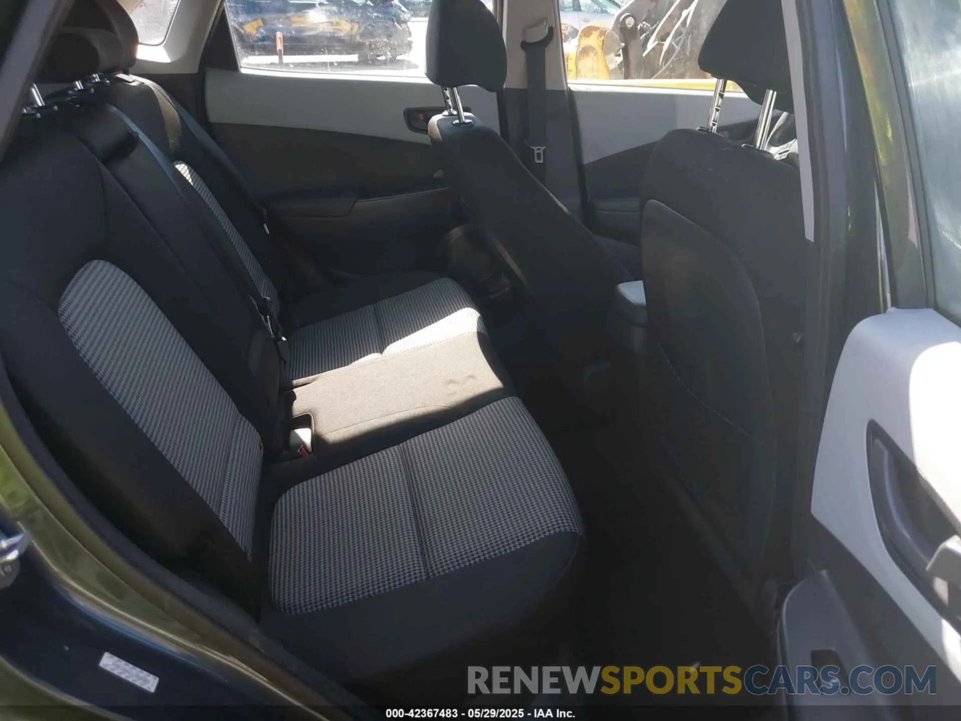 8 Photograph of a damaged car KM8K12AA1LU566802 HYUNDAI KONA 2020