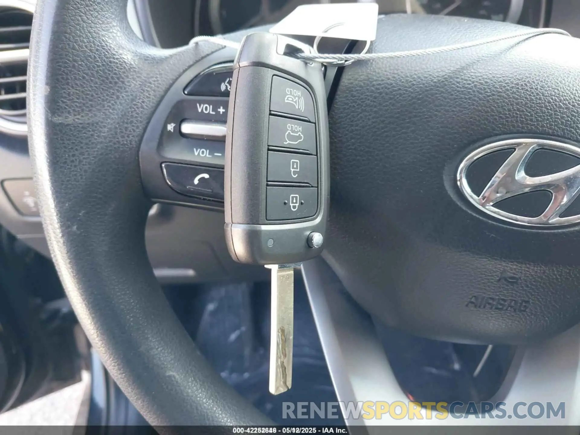11 Photograph of a damaged car KM8K12AA2LU415189 HYUNDAI KONA 2020