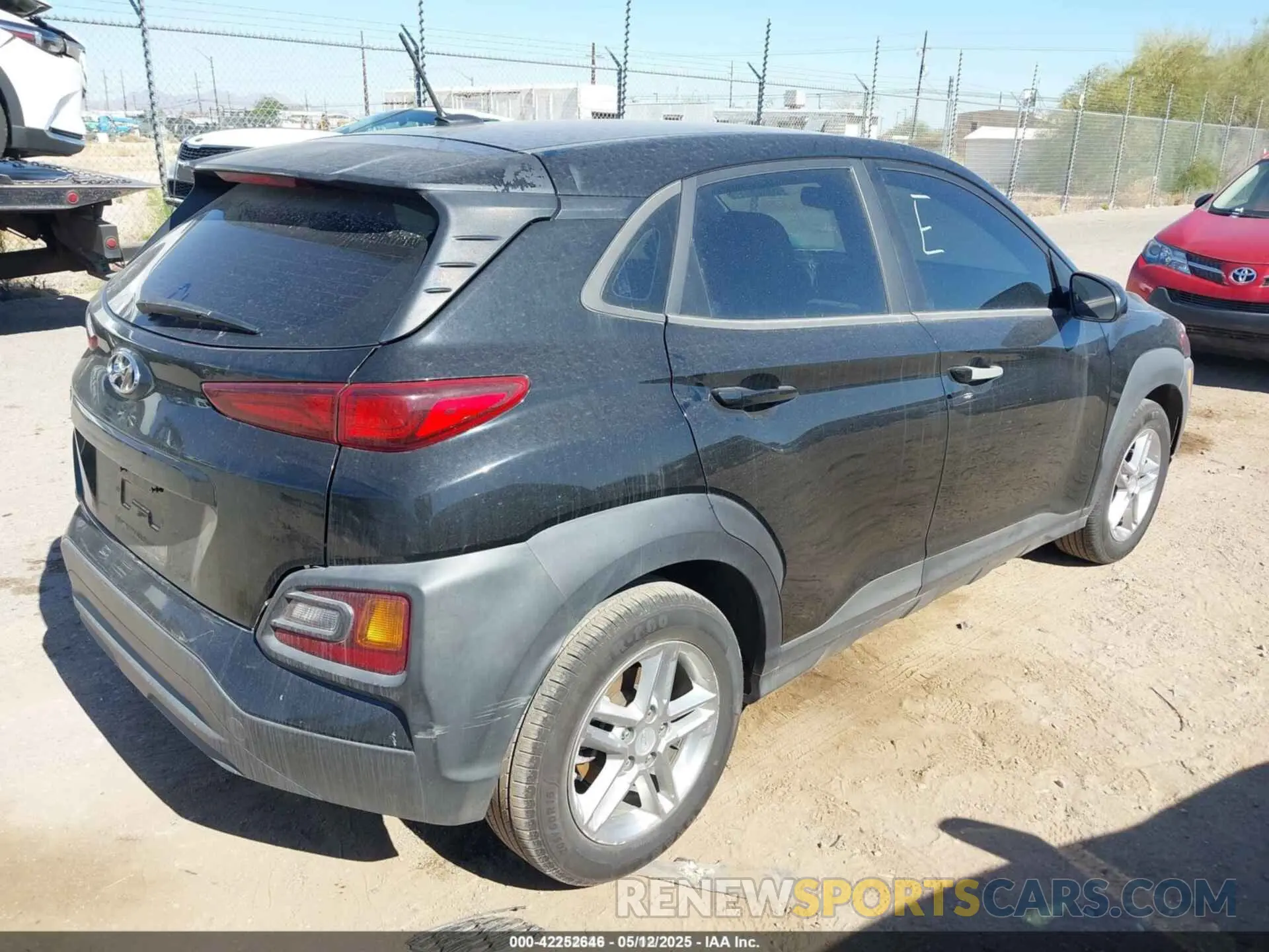 4 Photograph of a damaged car KM8K12AA2LU415189 HYUNDAI KONA 2020