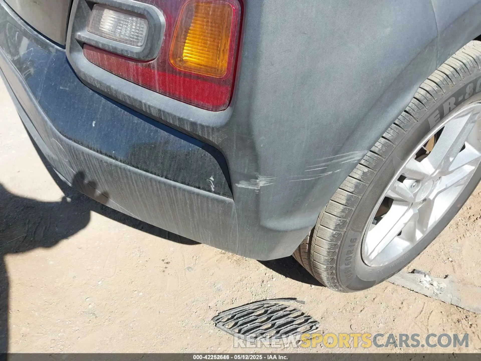 6 Photograph of a damaged car KM8K12AA2LU415189 HYUNDAI KONA 2020