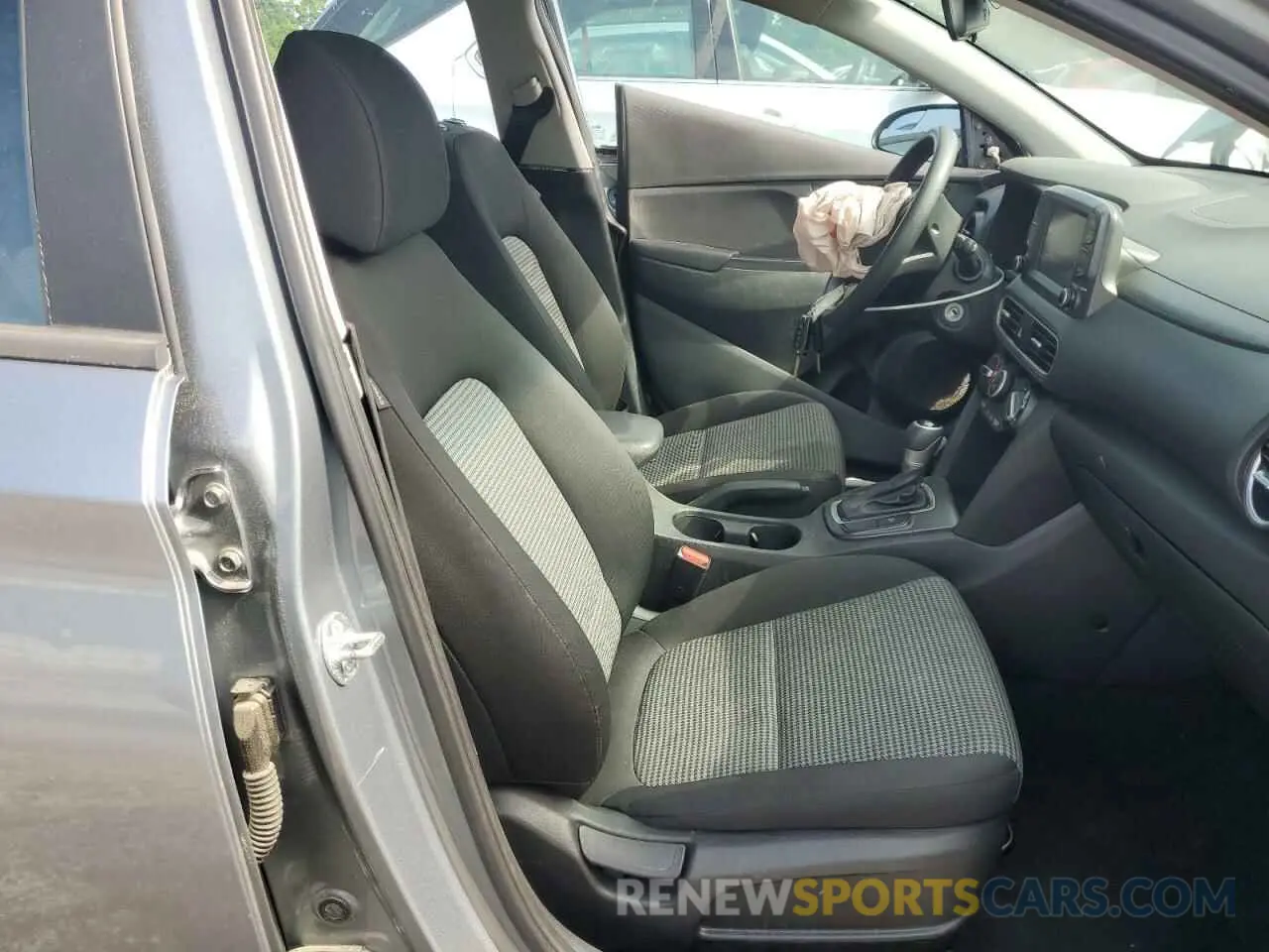 7 Photograph of a damaged car KM8K12AA4LU443673 HYUNDAI KONA 2020