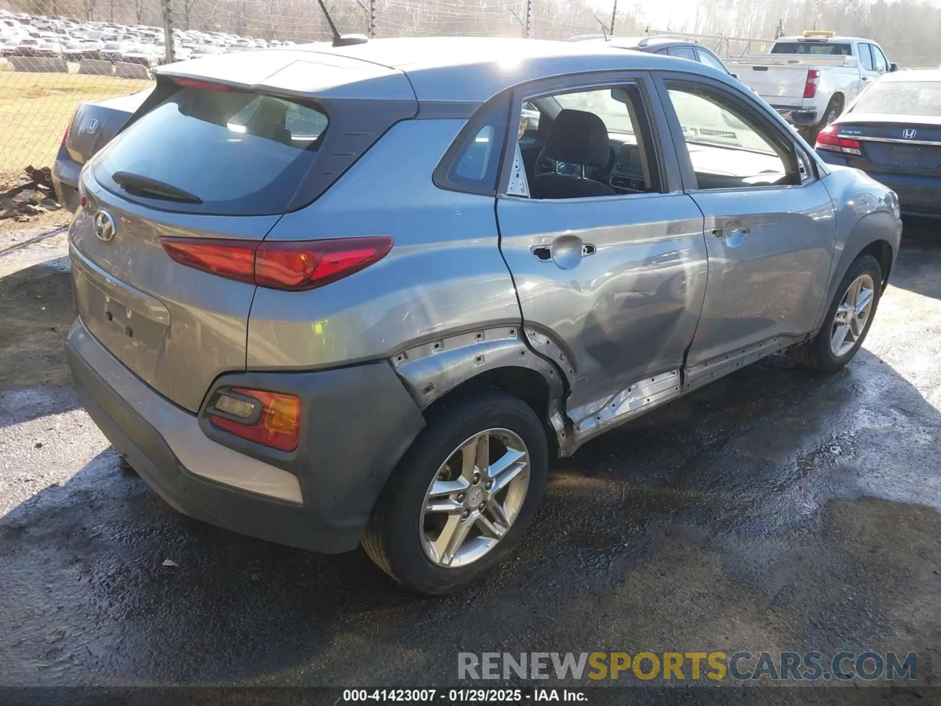 4 Photograph of a damaged car KM8K12AA4LU504536 HYUNDAI KONA 2020
