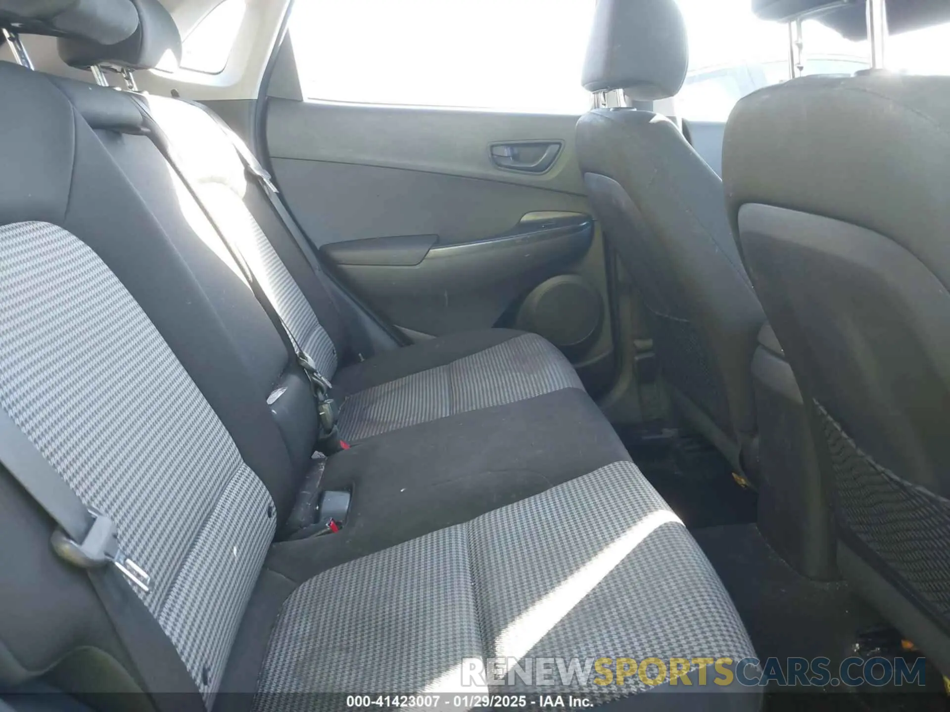8 Photograph of a damaged car KM8K12AA4LU504536 HYUNDAI KONA 2020