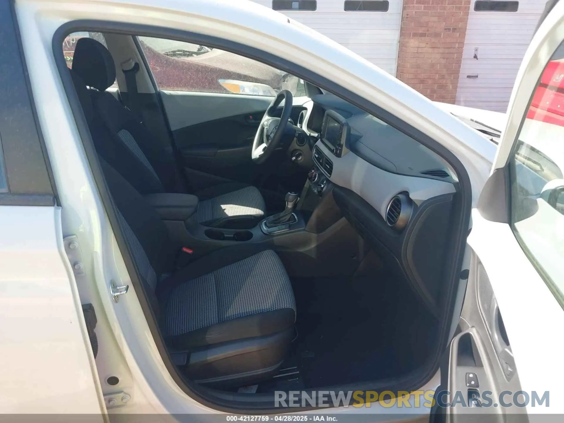 5 Photograph of a damaged car KM8K12AA5LU480022 HYUNDAI KONA 2020