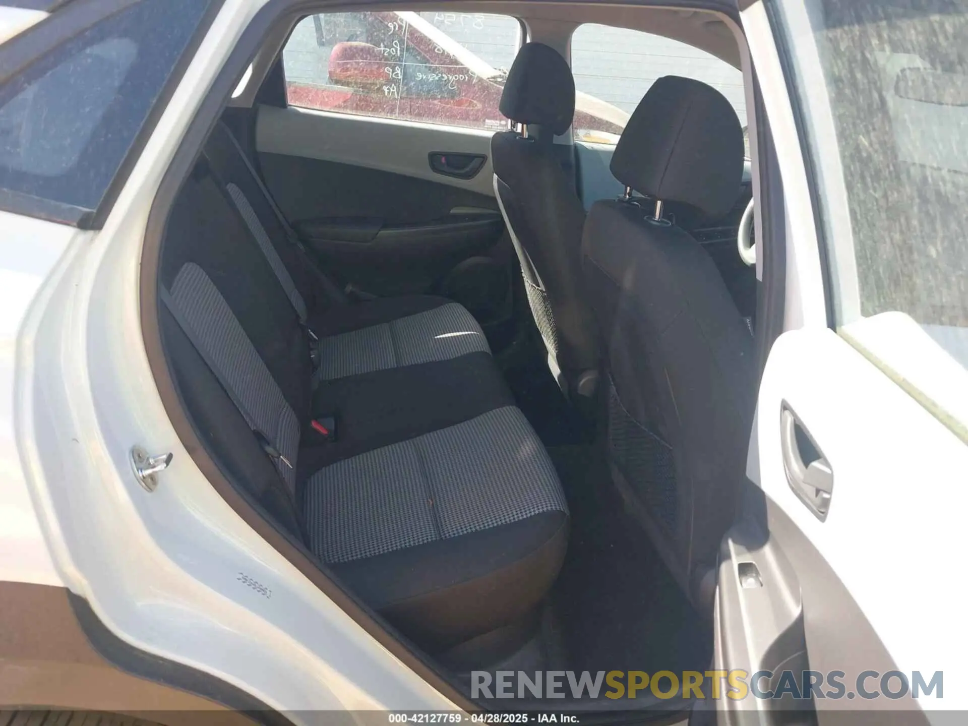 8 Photograph of a damaged car KM8K12AA5LU480022 HYUNDAI KONA 2020