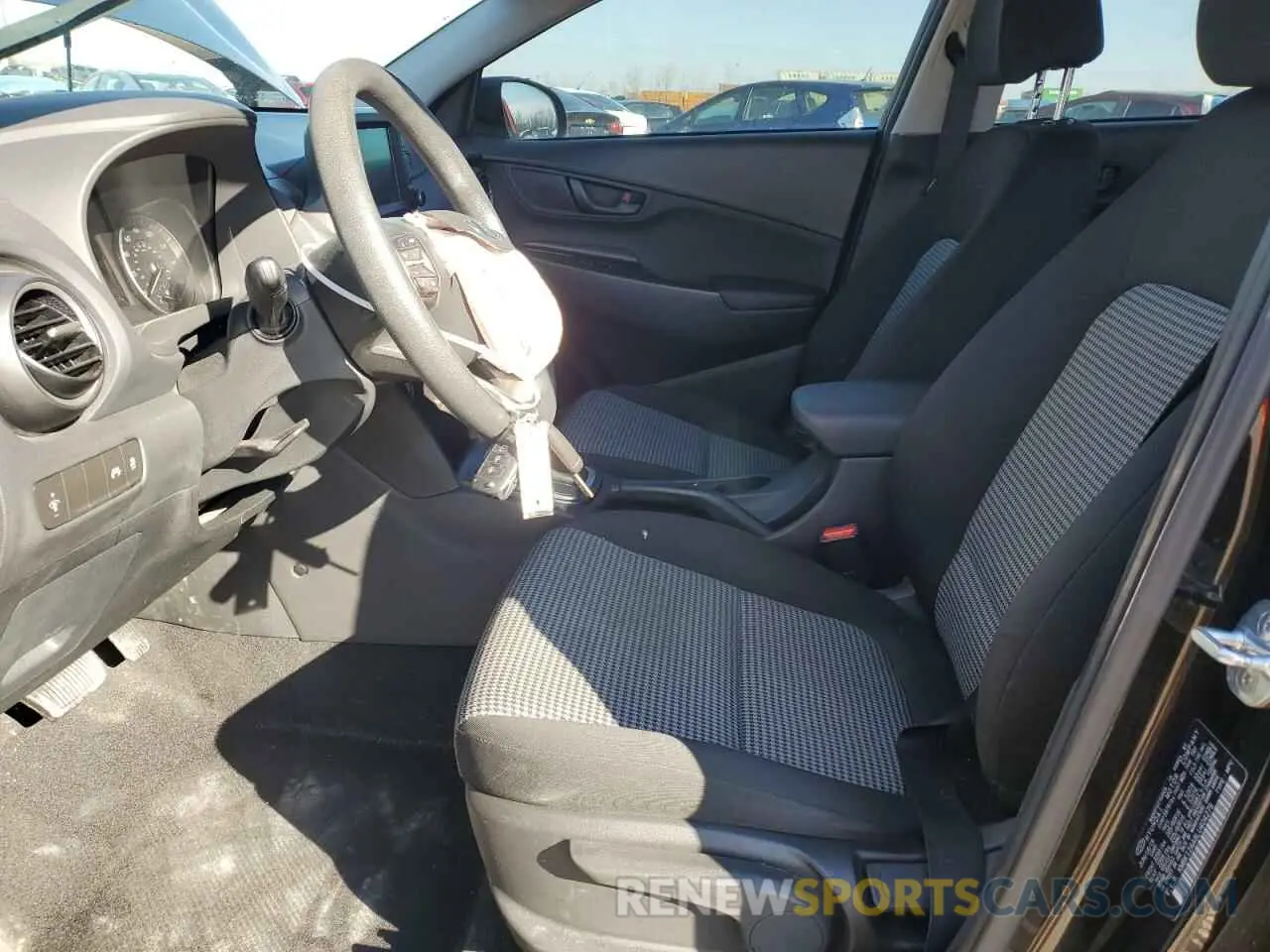 7 Photograph of a damaged car KM8K12AA8LU404276 HYUNDAI KONA 2020