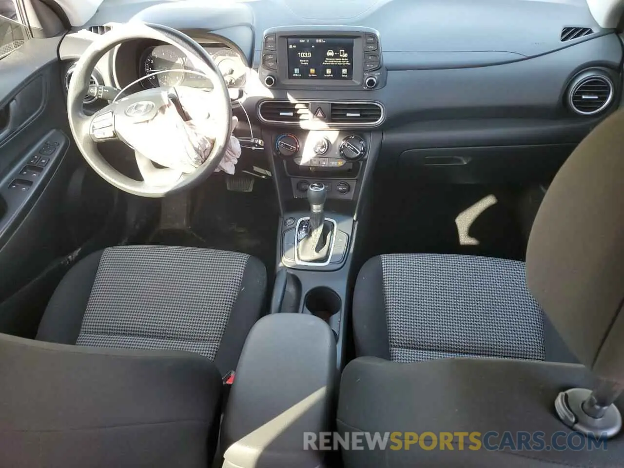 8 Photograph of a damaged car KM8K12AA8LU404276 HYUNDAI KONA 2020