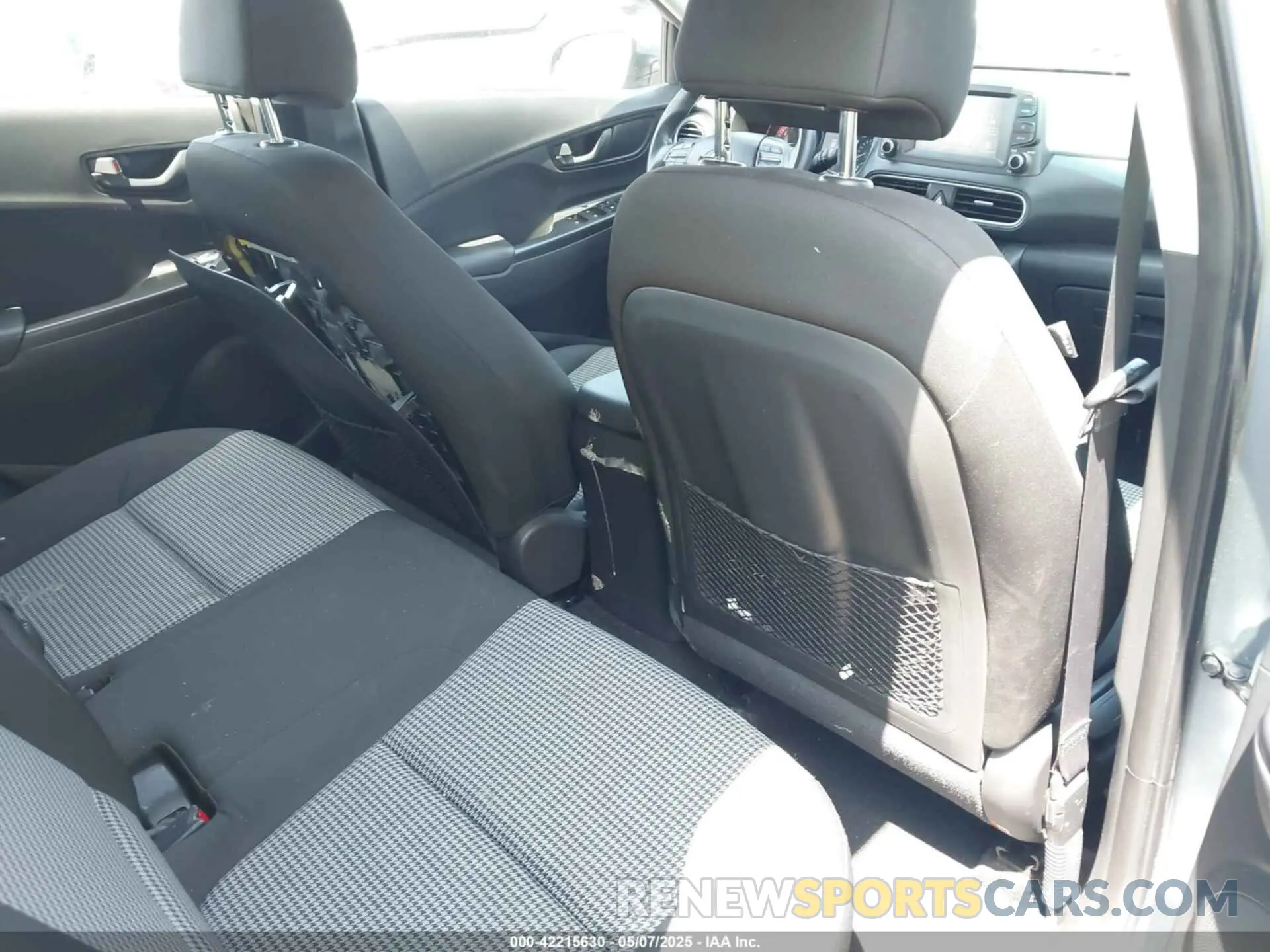 8 Photograph of a damaged car KM8K12AA8LU436094 HYUNDAI KONA 2020