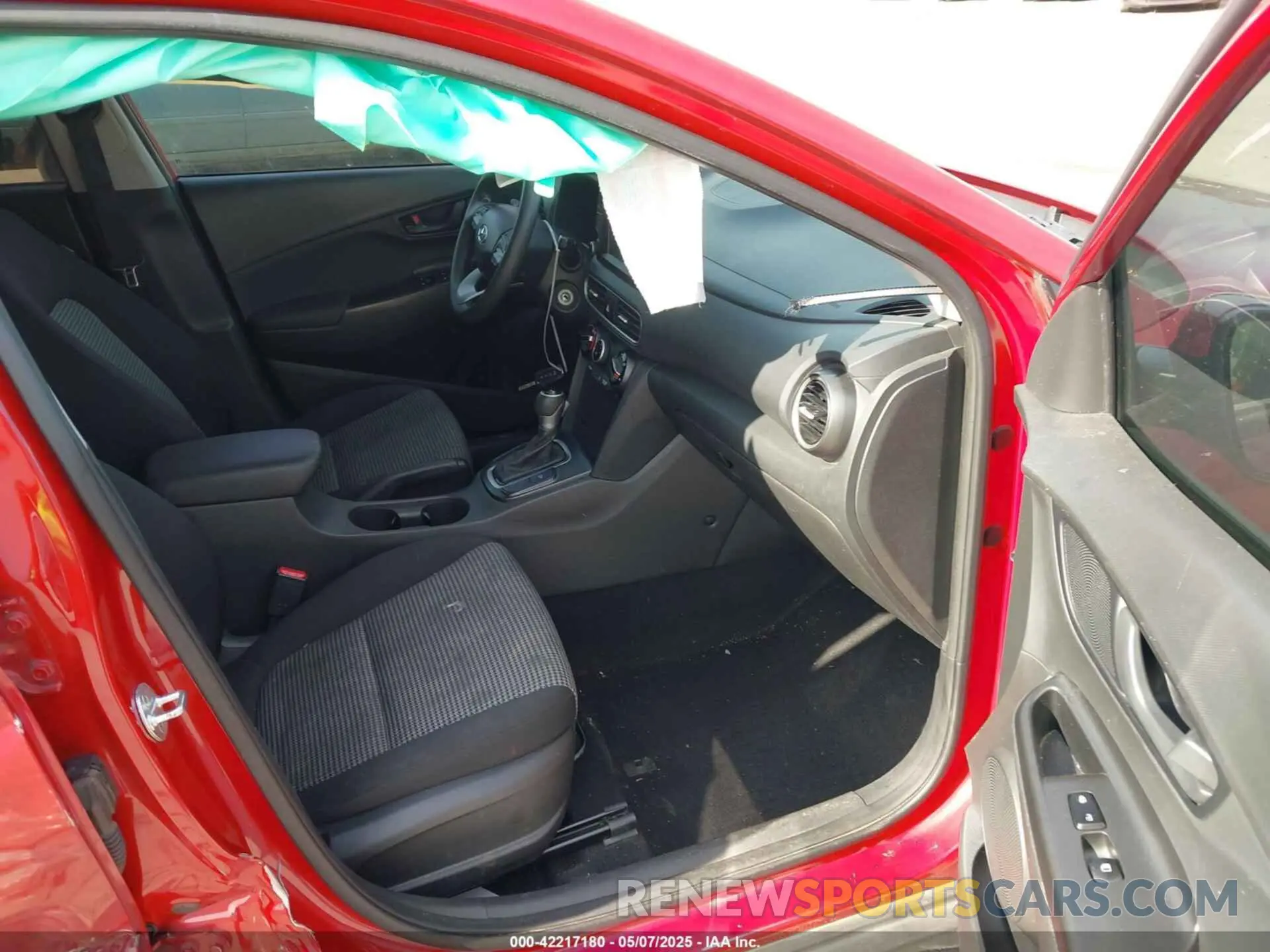 5 Photograph of a damaged car KM8K12AA8LU497087 HYUNDAI KONA 2020