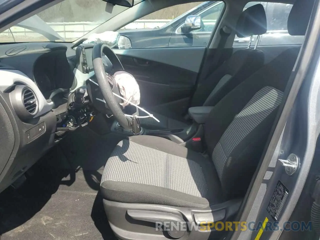 7 Photograph of a damaged car KM8K12AA8LU559216 HYUNDAI KONA 2020