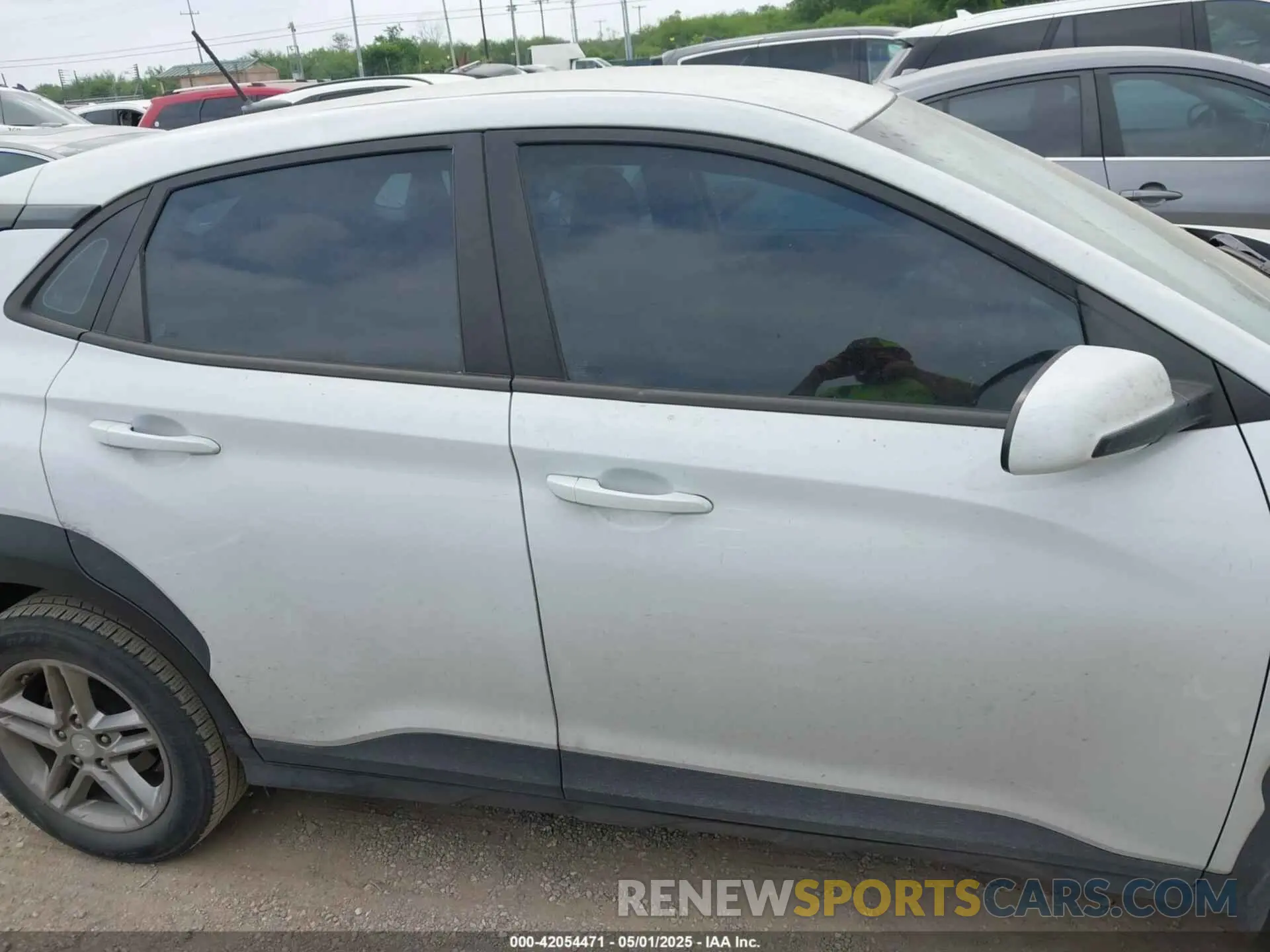 13 Photograph of a damaged car KM8K12AA8LU572077 HYUNDAI KONA 2020