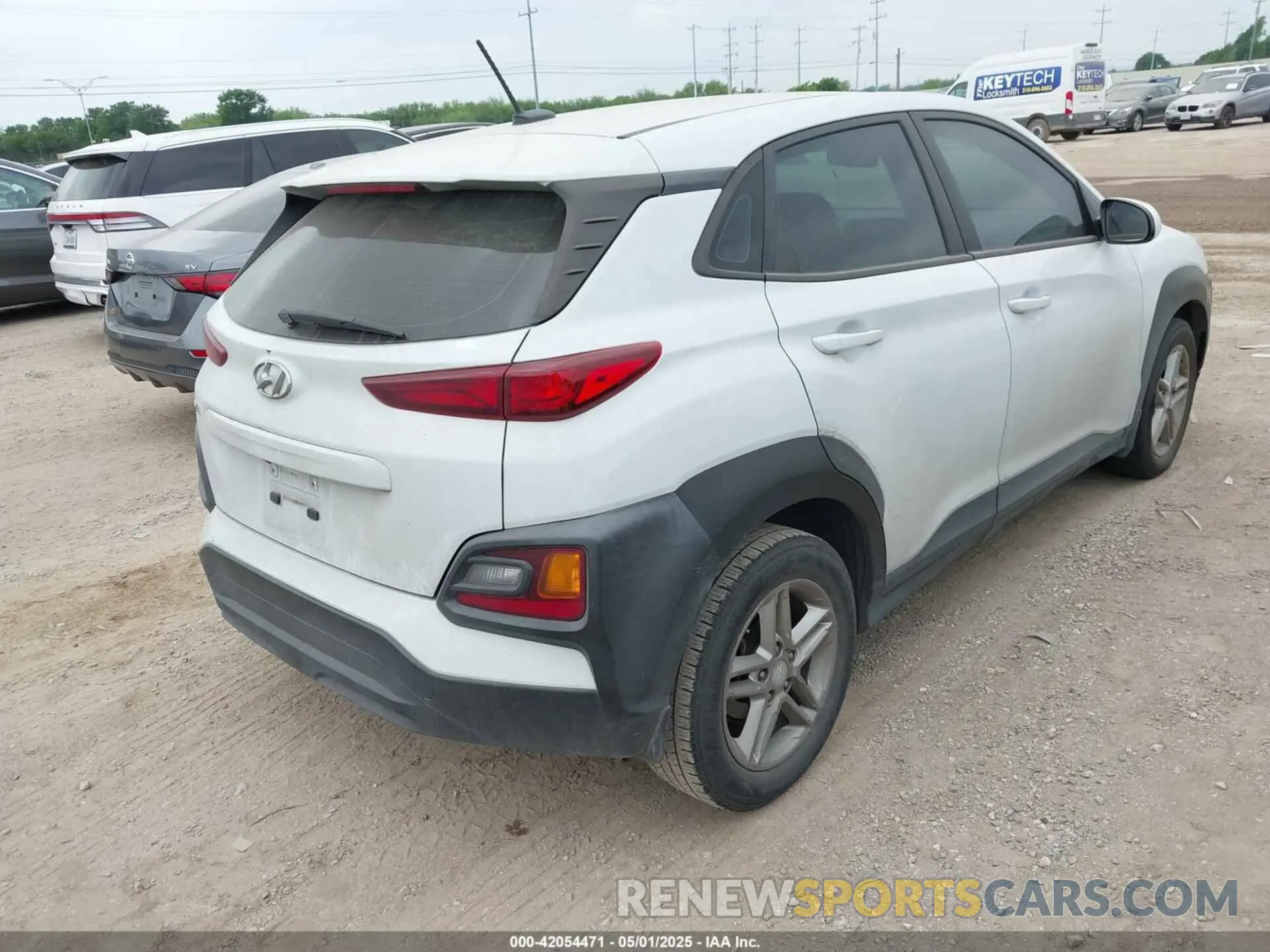 4 Photograph of a damaged car KM8K12AA8LU572077 HYUNDAI KONA 2020