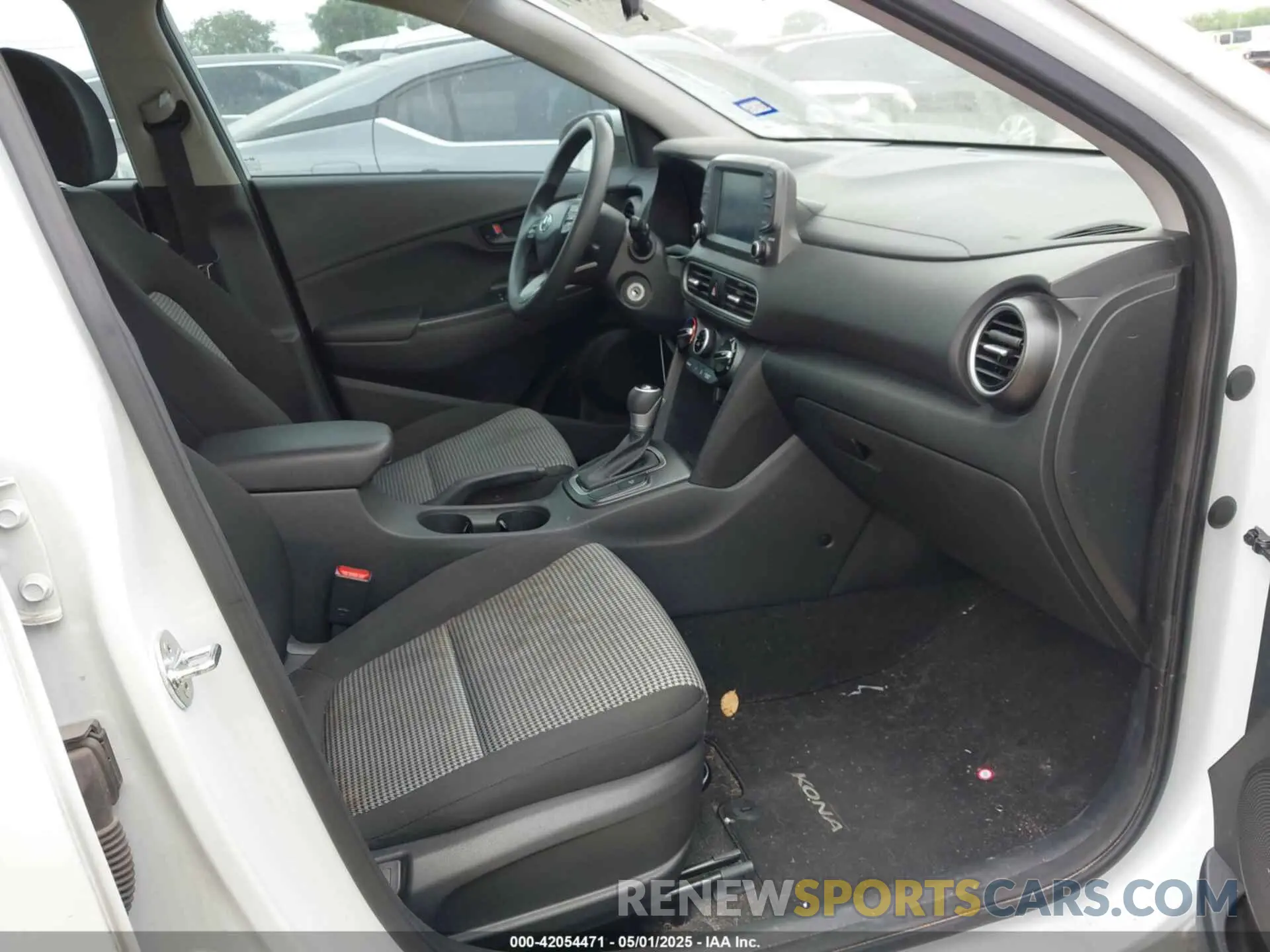 5 Photograph of a damaged car KM8K12AA8LU572077 HYUNDAI KONA 2020