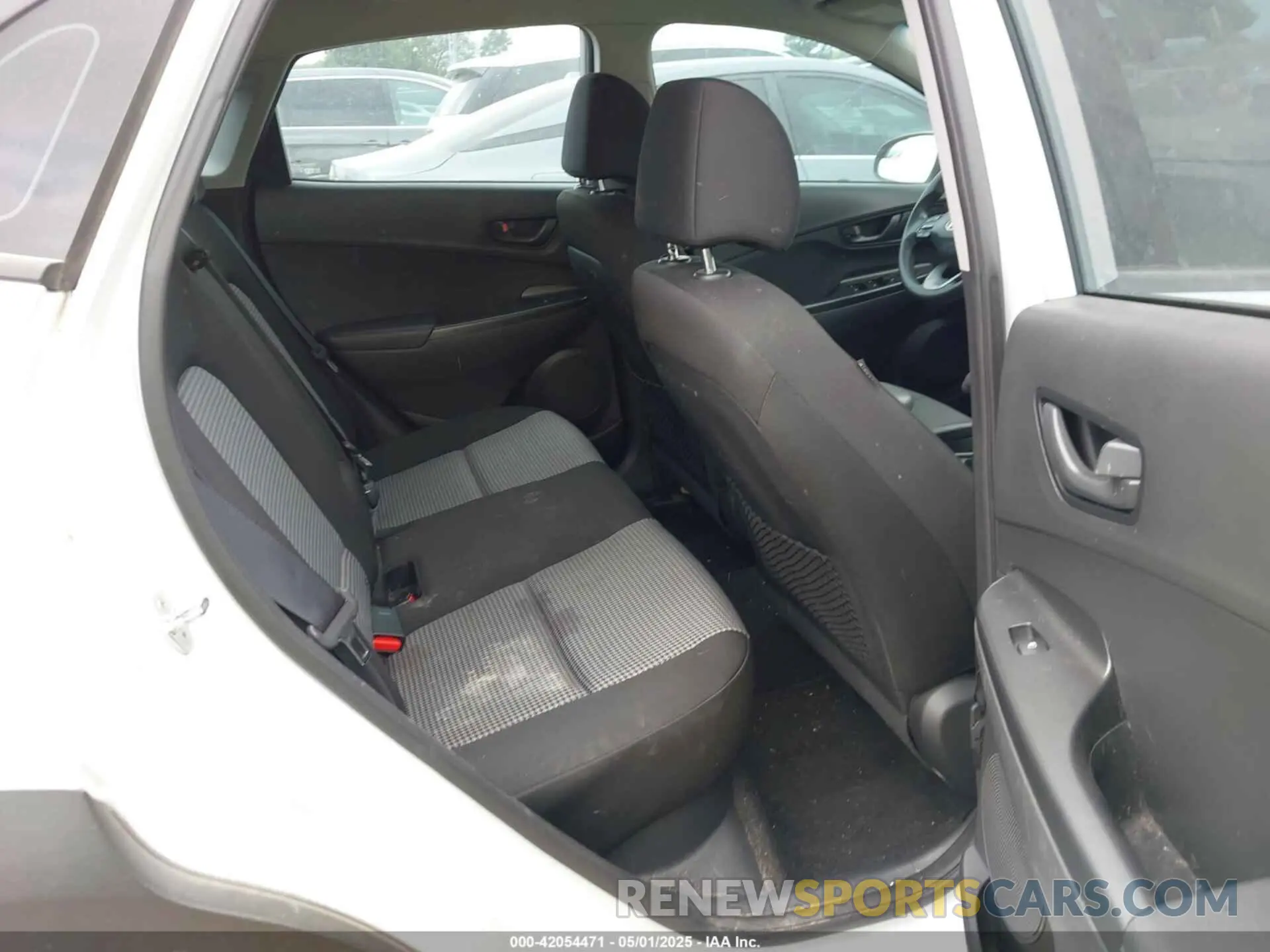 8 Photograph of a damaged car KM8K12AA8LU572077 HYUNDAI KONA 2020