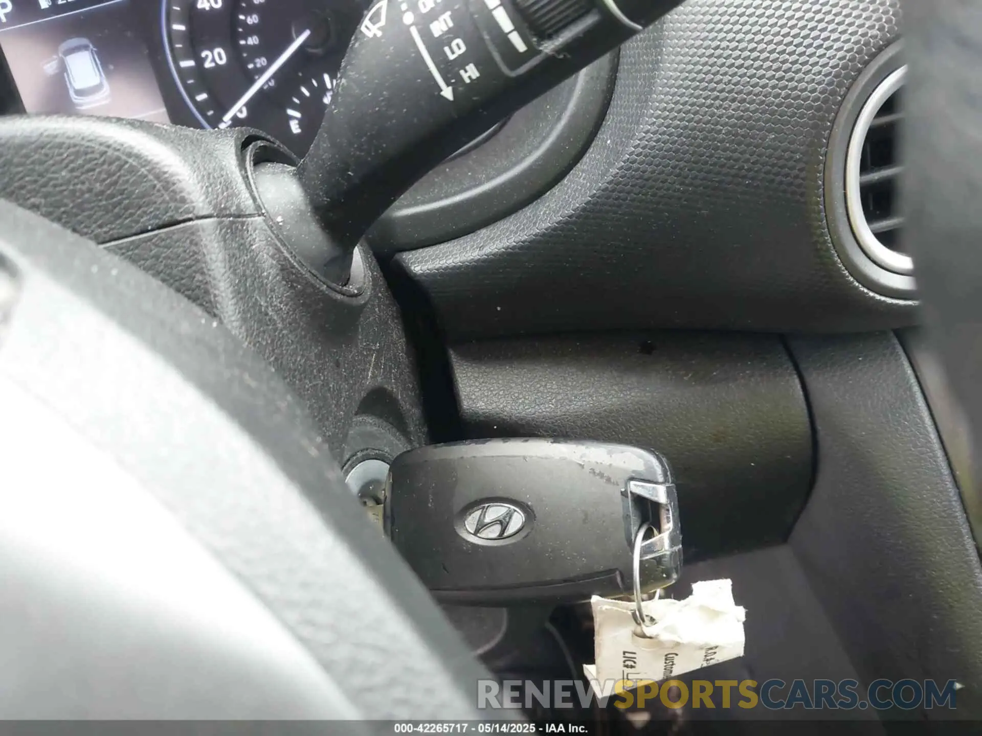 11 Photograph of a damaged car KM8K12AAXLU445542 HYUNDAI KONA 2020