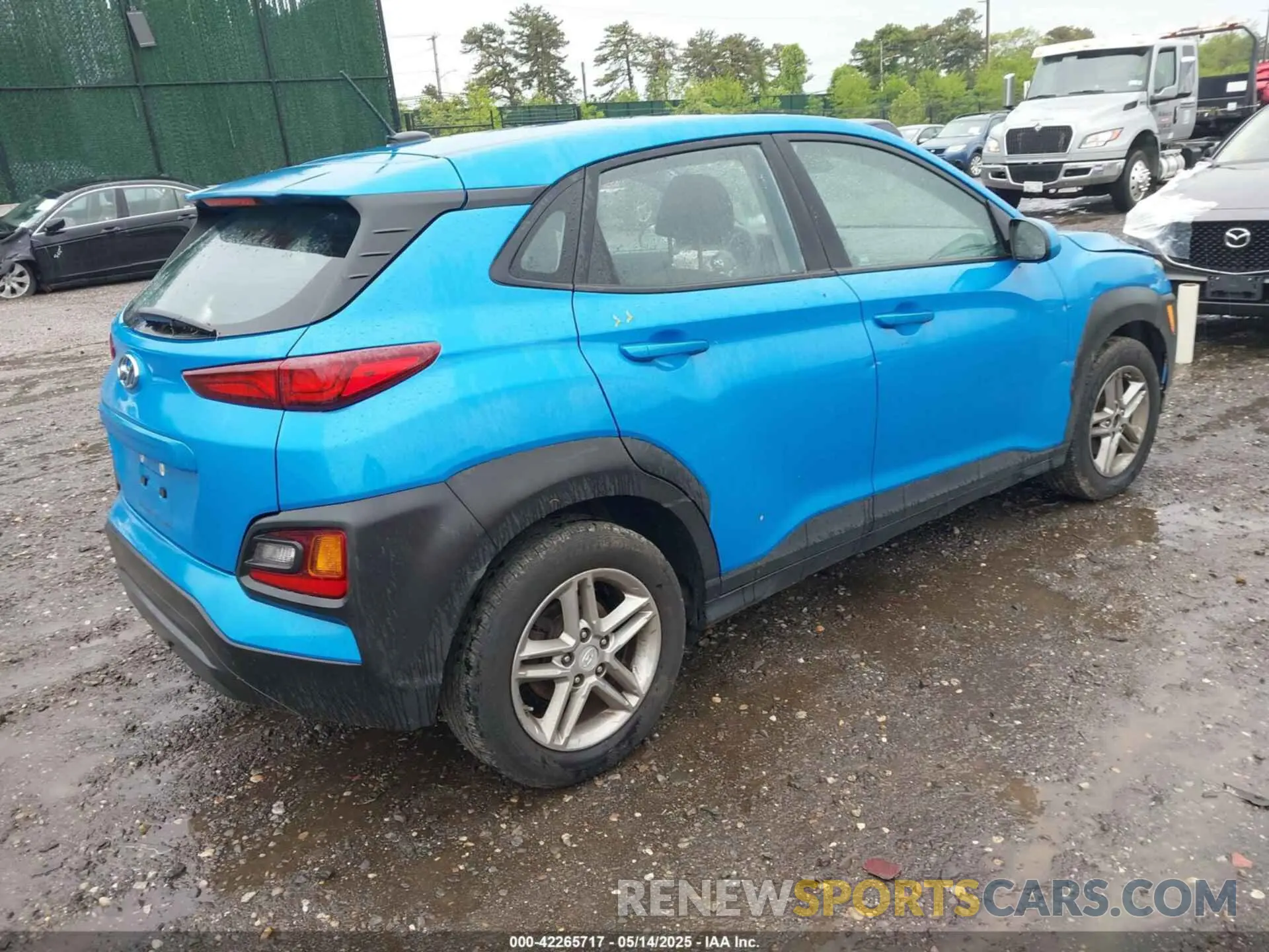 4 Photograph of a damaged car KM8K12AAXLU445542 HYUNDAI KONA 2020