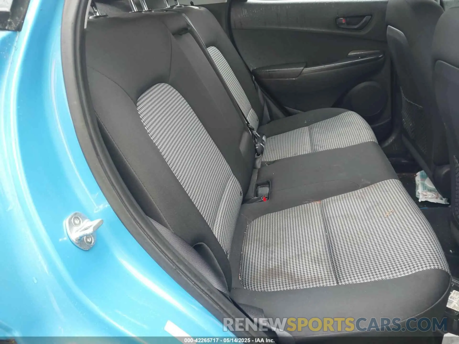 8 Photograph of a damaged car KM8K12AAXLU445542 HYUNDAI KONA 2020