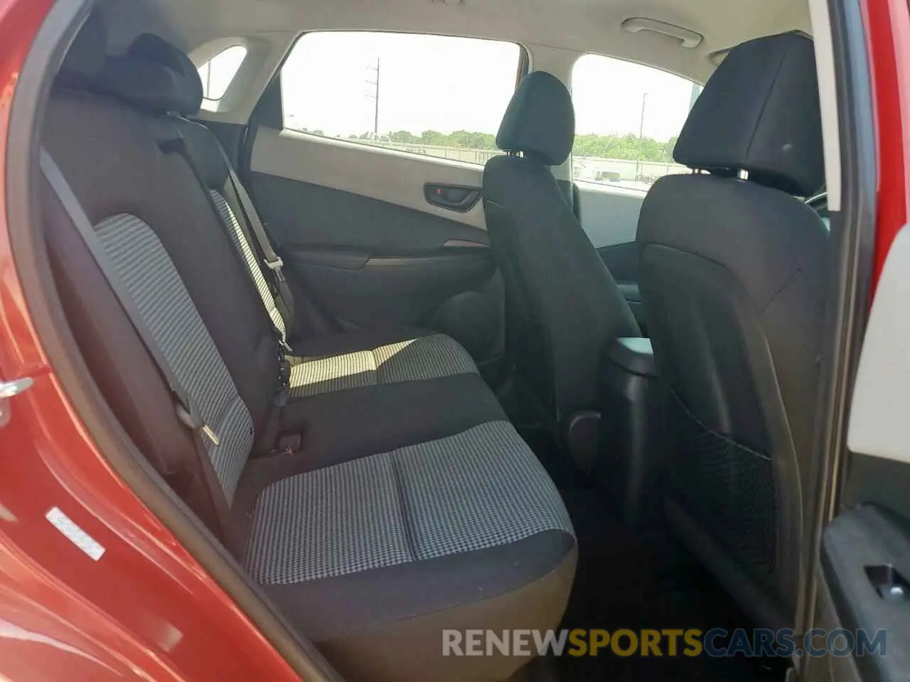 11 Photograph of a damaged car KM8K12AAXLU497110 HYUNDAI KONA 2020