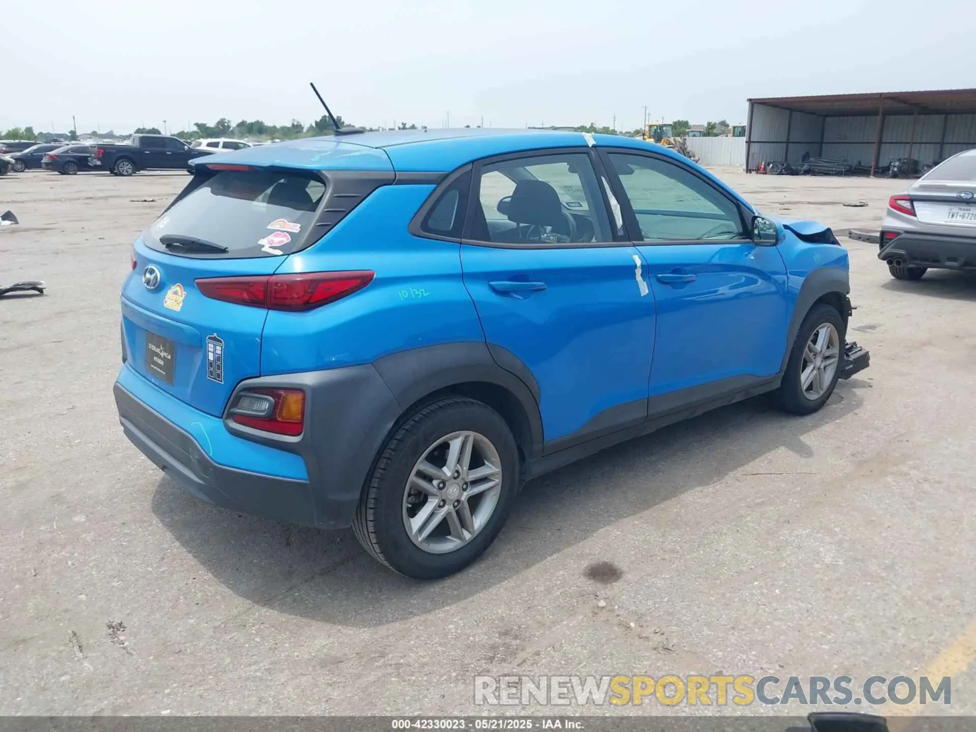 4 Photograph of a damaged car KM8K12AAXLU500023 HYUNDAI KONA 2020