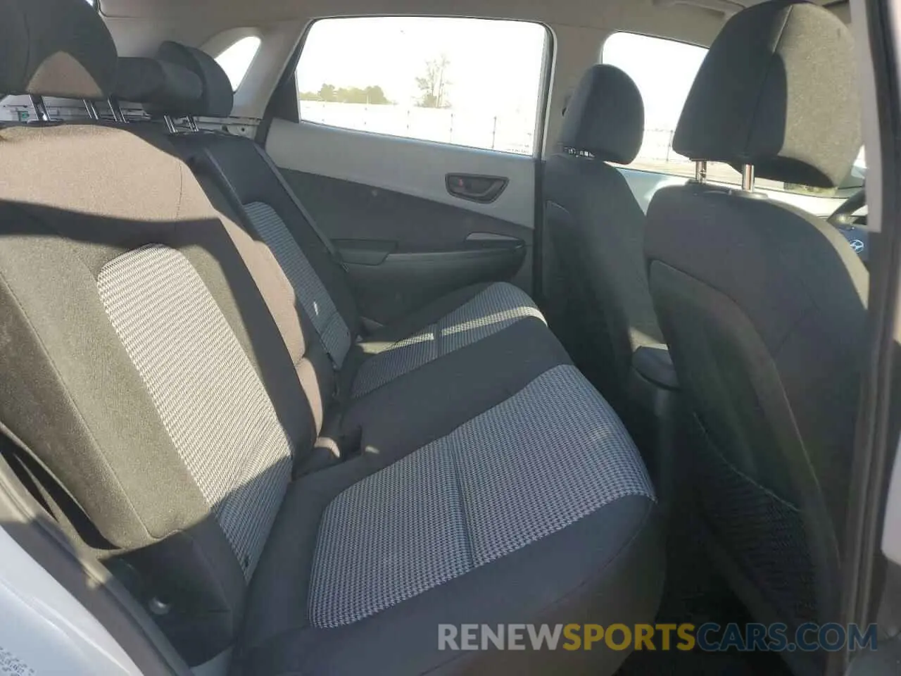 11 Photograph of a damaged car KM8K12AAXLU514617 HYUNDAI KONA 2020