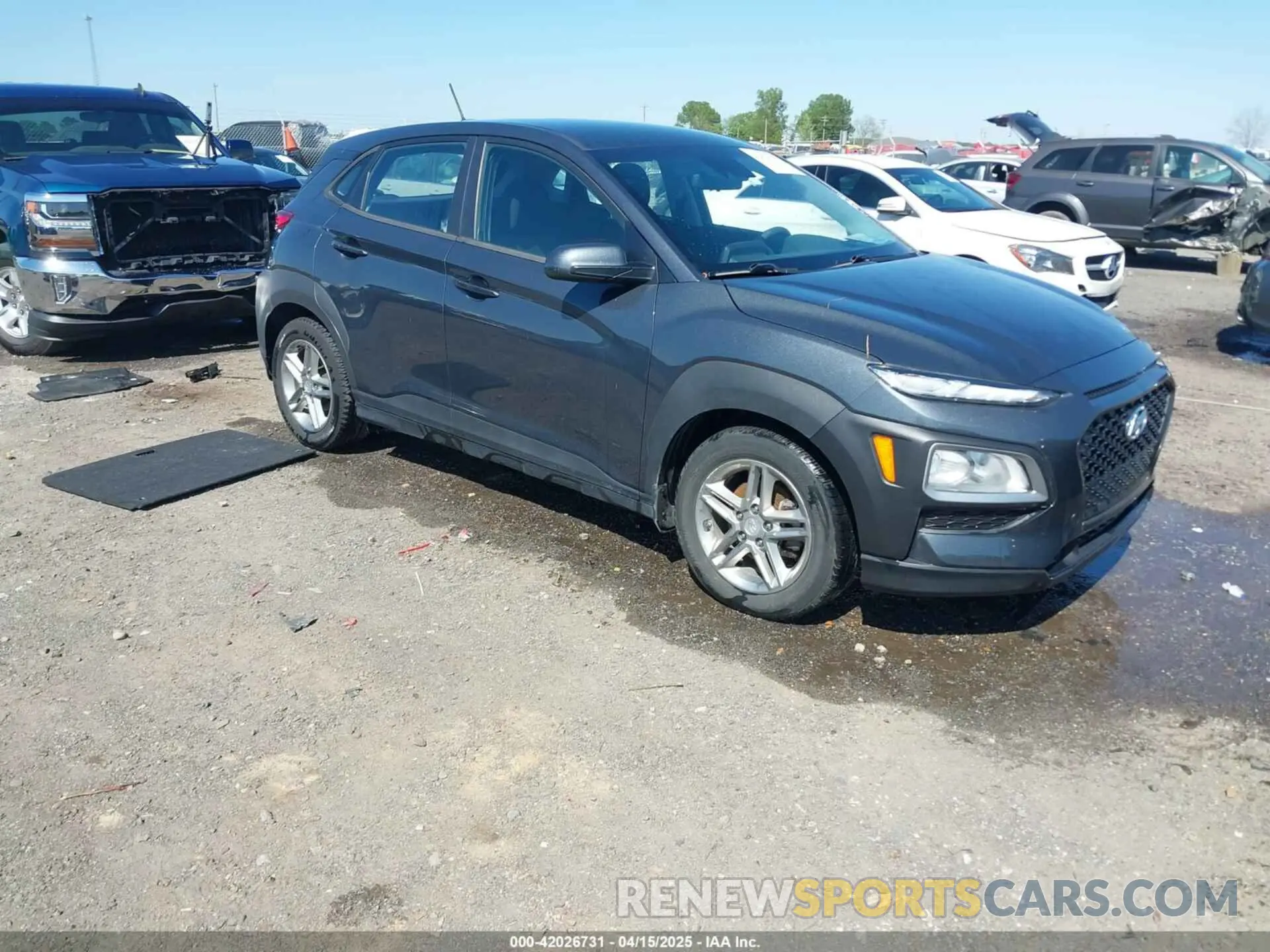 1 Photograph of a damaged car KM8K12AAXLU579435 HYUNDAI KONA 2020