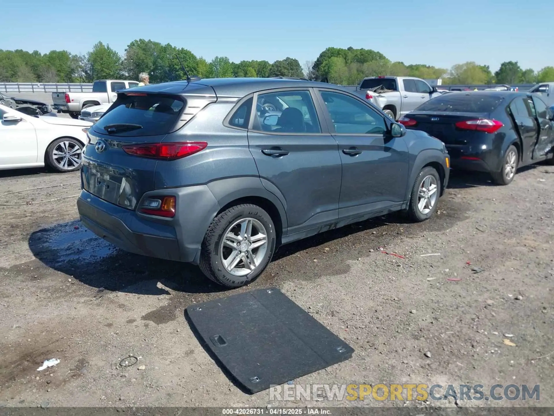 4 Photograph of a damaged car KM8K12AAXLU579435 HYUNDAI KONA 2020