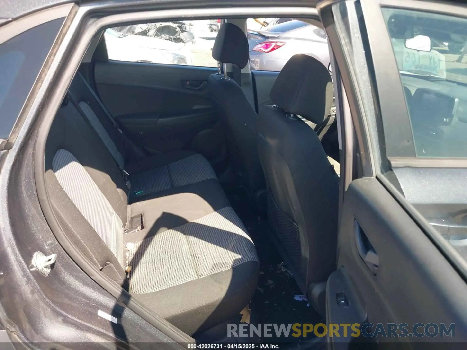 8 Photograph of a damaged car KM8K12AAXLU579435 HYUNDAI KONA 2020
