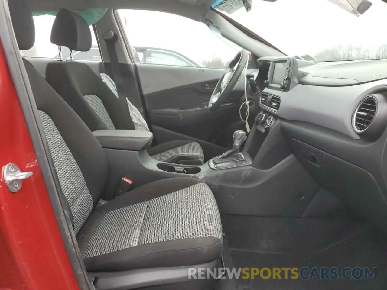 7 Photograph of a damaged car KM8K1CAA1LU403895 HYUNDAI KONA 2020