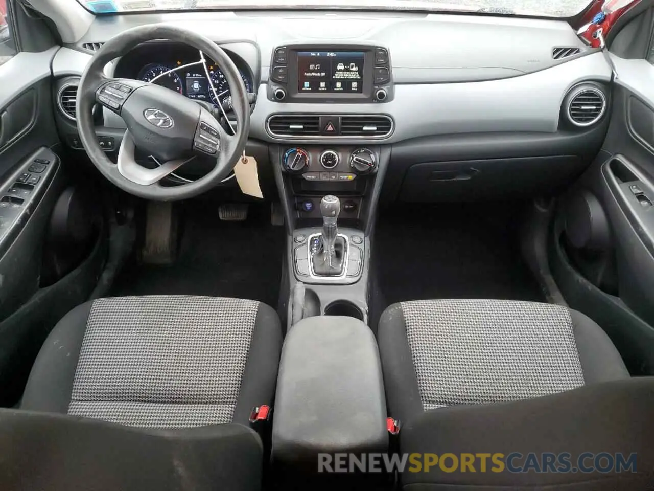 8 Photograph of a damaged car KM8K1CAA1LU403895 HYUNDAI KONA 2020