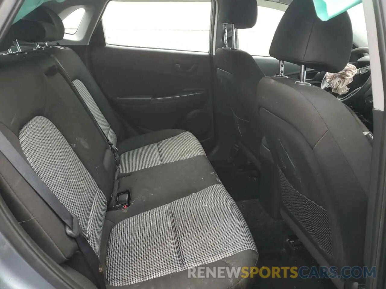 11 Photograph of a damaged car KM8K1CAA1LU404318 HYUNDAI KONA 2020