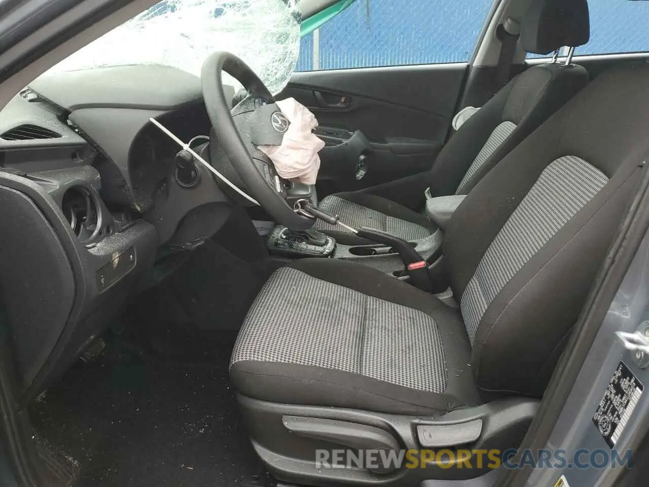 7 Photograph of a damaged car KM8K1CAA1LU404318 HYUNDAI KONA 2020