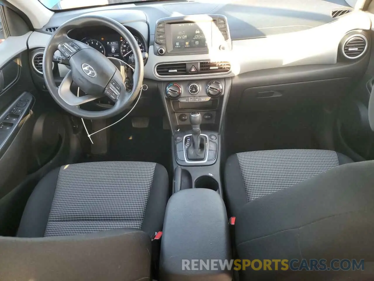 8 Photograph of a damaged car KM8K1CAA2LU480257 HYUNDAI KONA 2020