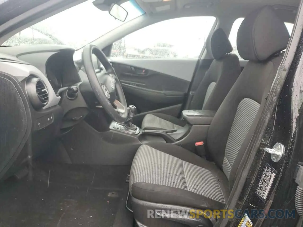 7 Photograph of a damaged car KM8K1CAA2LU555216 HYUNDAI KONA 2020