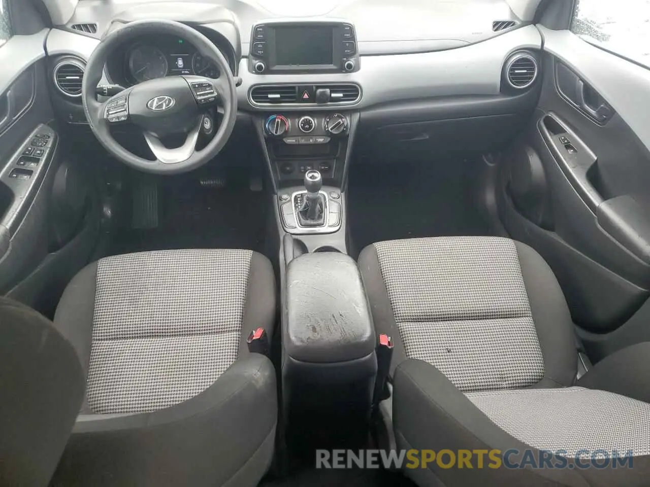 8 Photograph of a damaged car KM8K1CAA2LU555216 HYUNDAI KONA 2020
