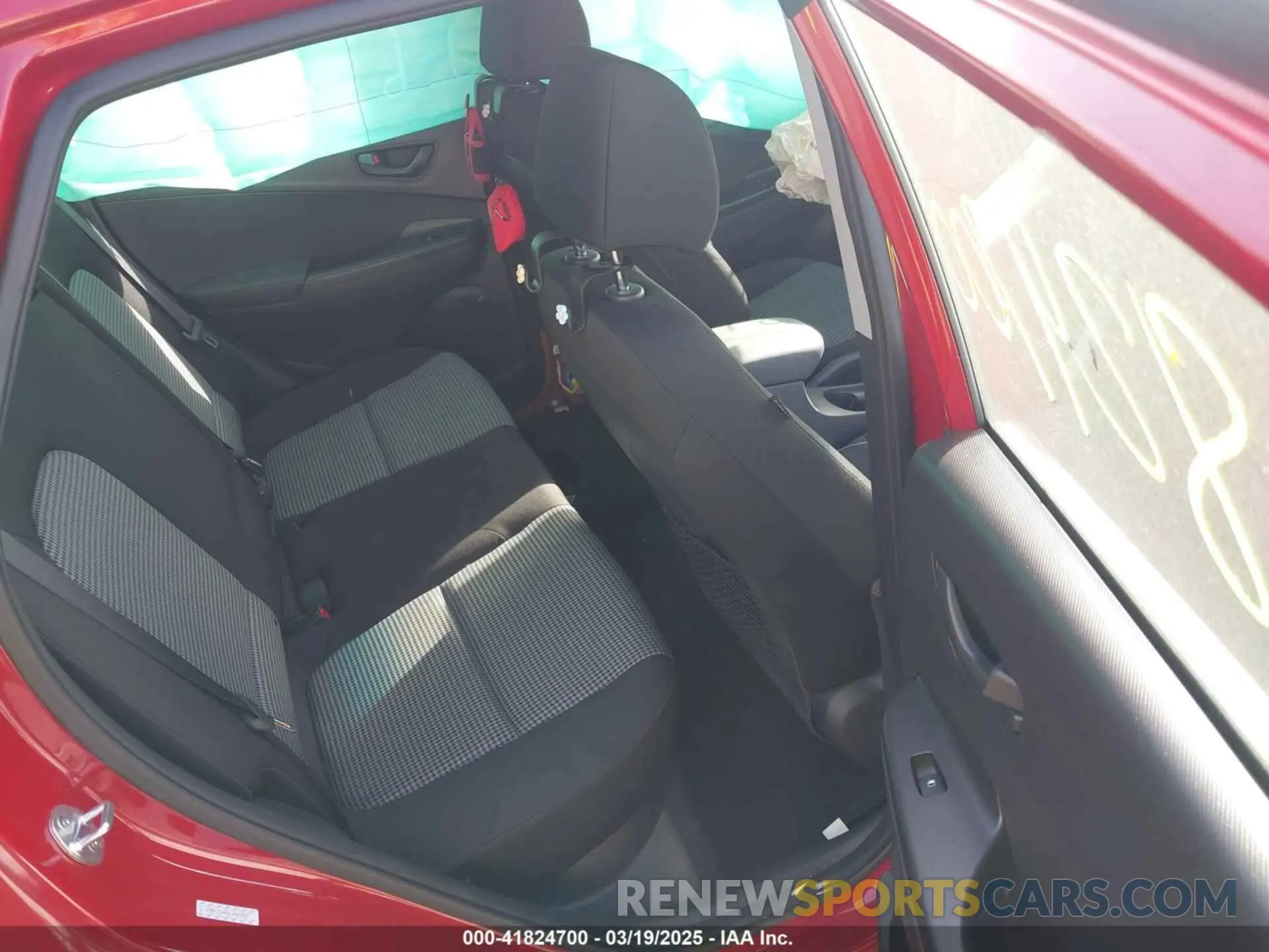8 Photograph of a damaged car KM8K1CAA3LU461037 HYUNDAI KONA 2020
