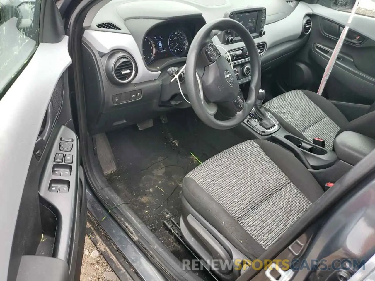 8 Photograph of a damaged car KM8K1CAA4LU415099 HYUNDAI KONA 2020