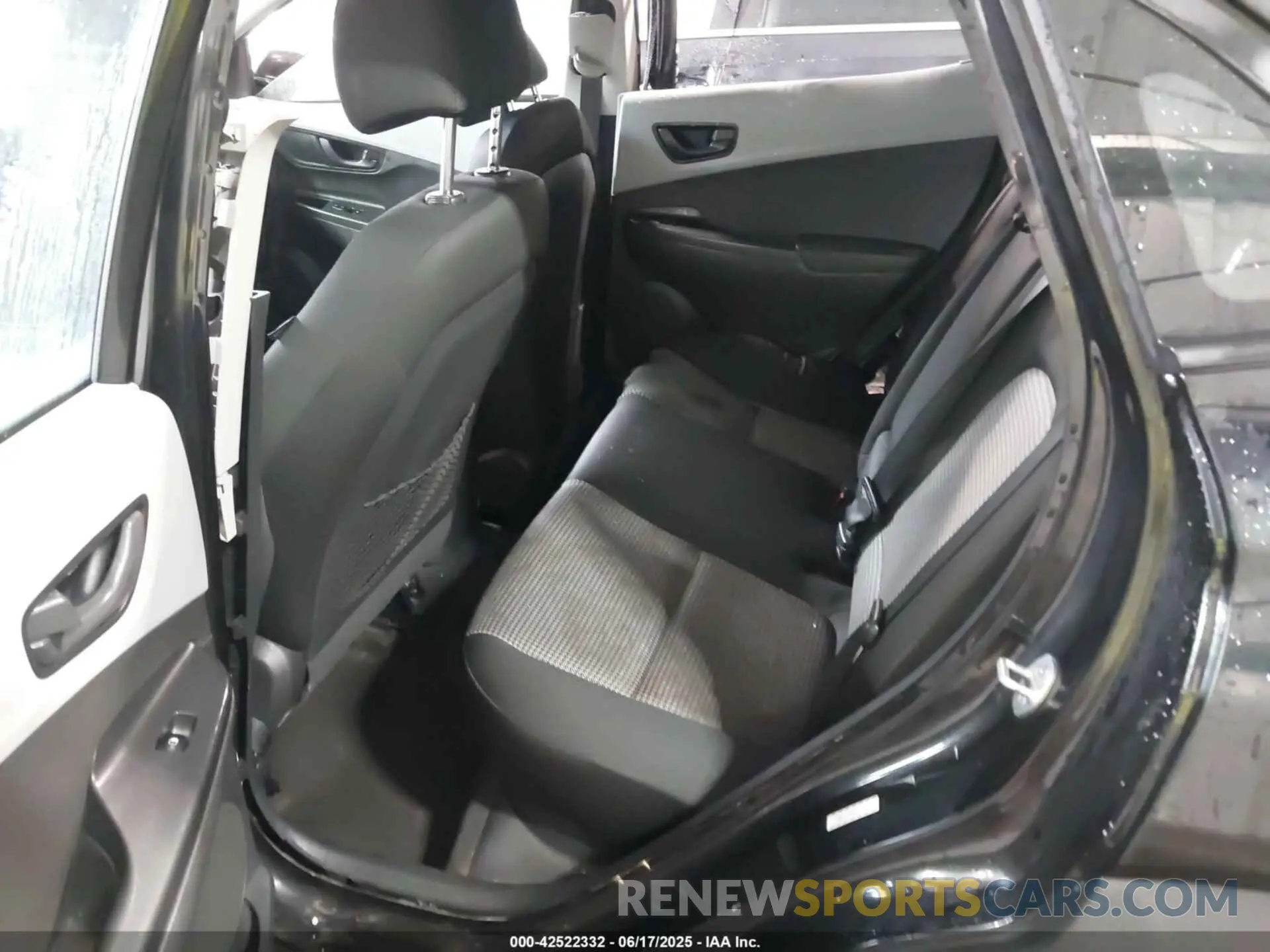 8 Photograph of a damaged car KM8K1CAA5LU416052 HYUNDAI KONA 2020
