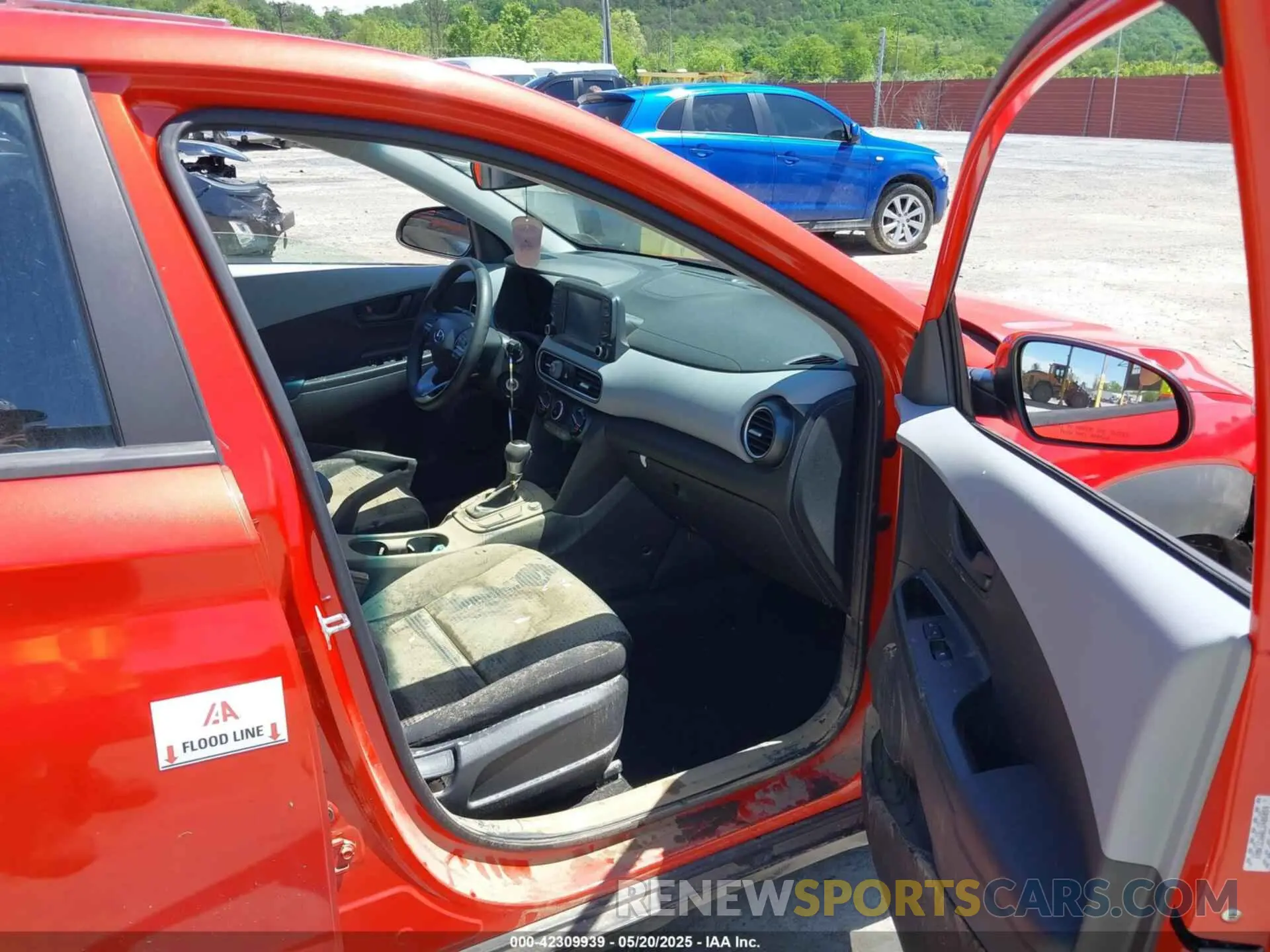 5 Photograph of a damaged car KM8K1CAA6LU486059 HYUNDAI KONA 2020