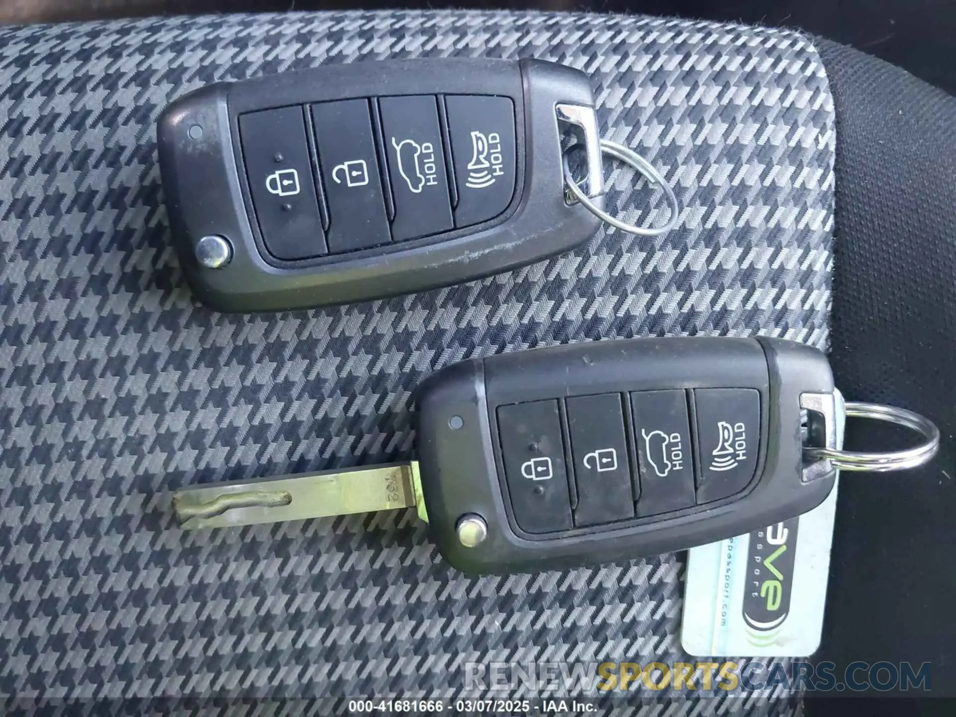 11 Photograph of a damaged car KM8K1CAA6LU585402 HYUNDAI KONA 2020