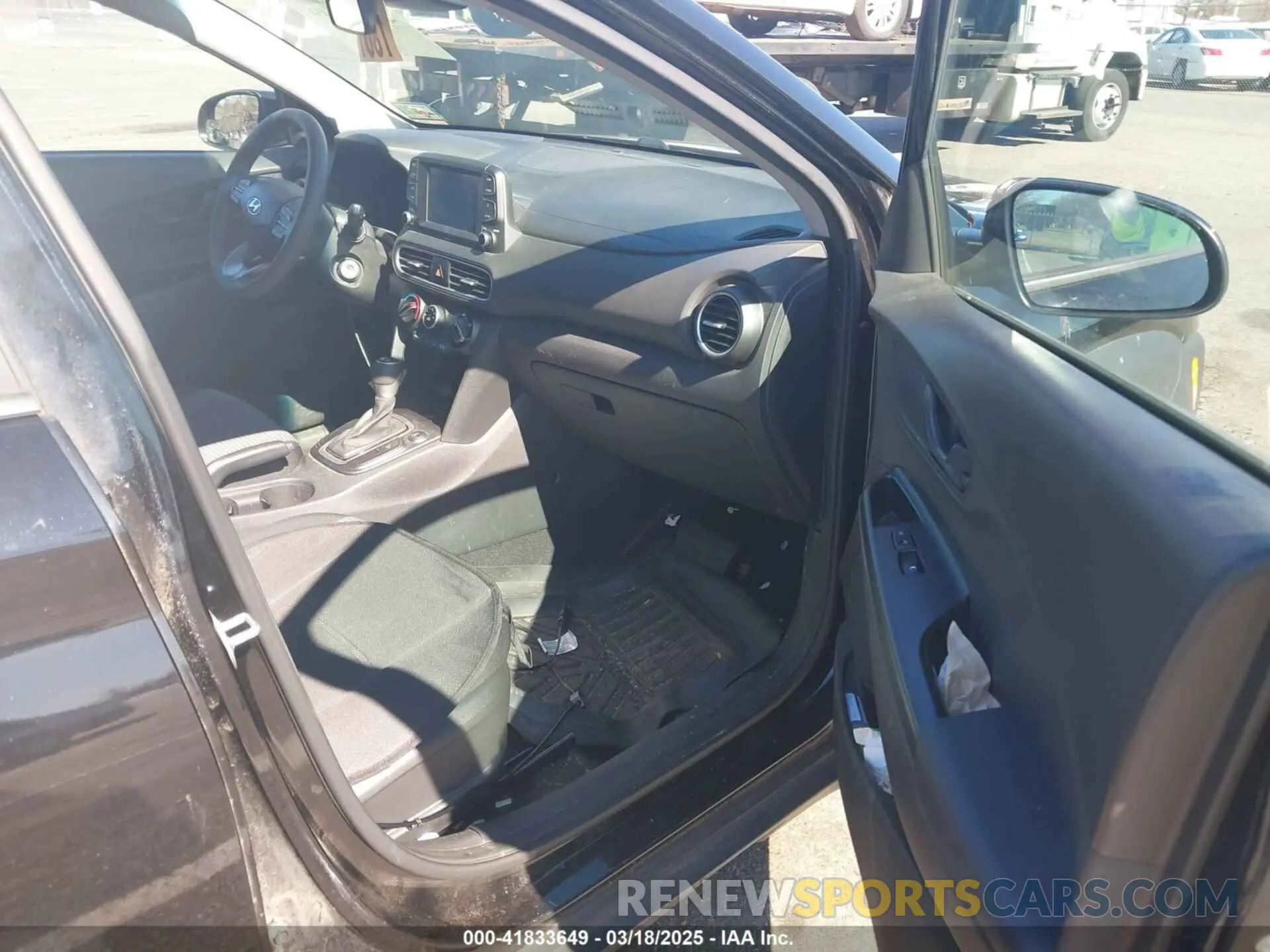 5 Photograph of a damaged car KM8K1CAA7LU488743 HYUNDAI KONA 2020
