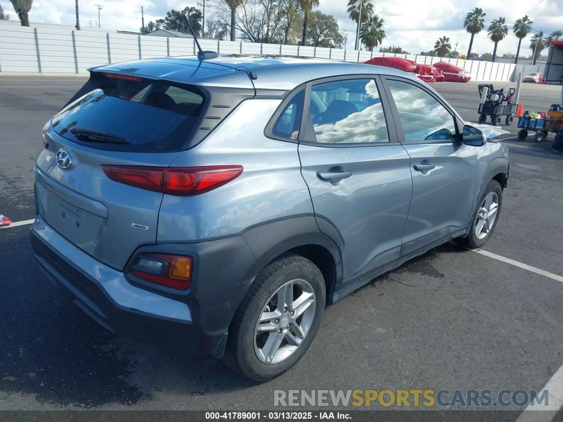 4 Photograph of a damaged car KM8K1CAA7LU591838 HYUNDAI KONA 2020