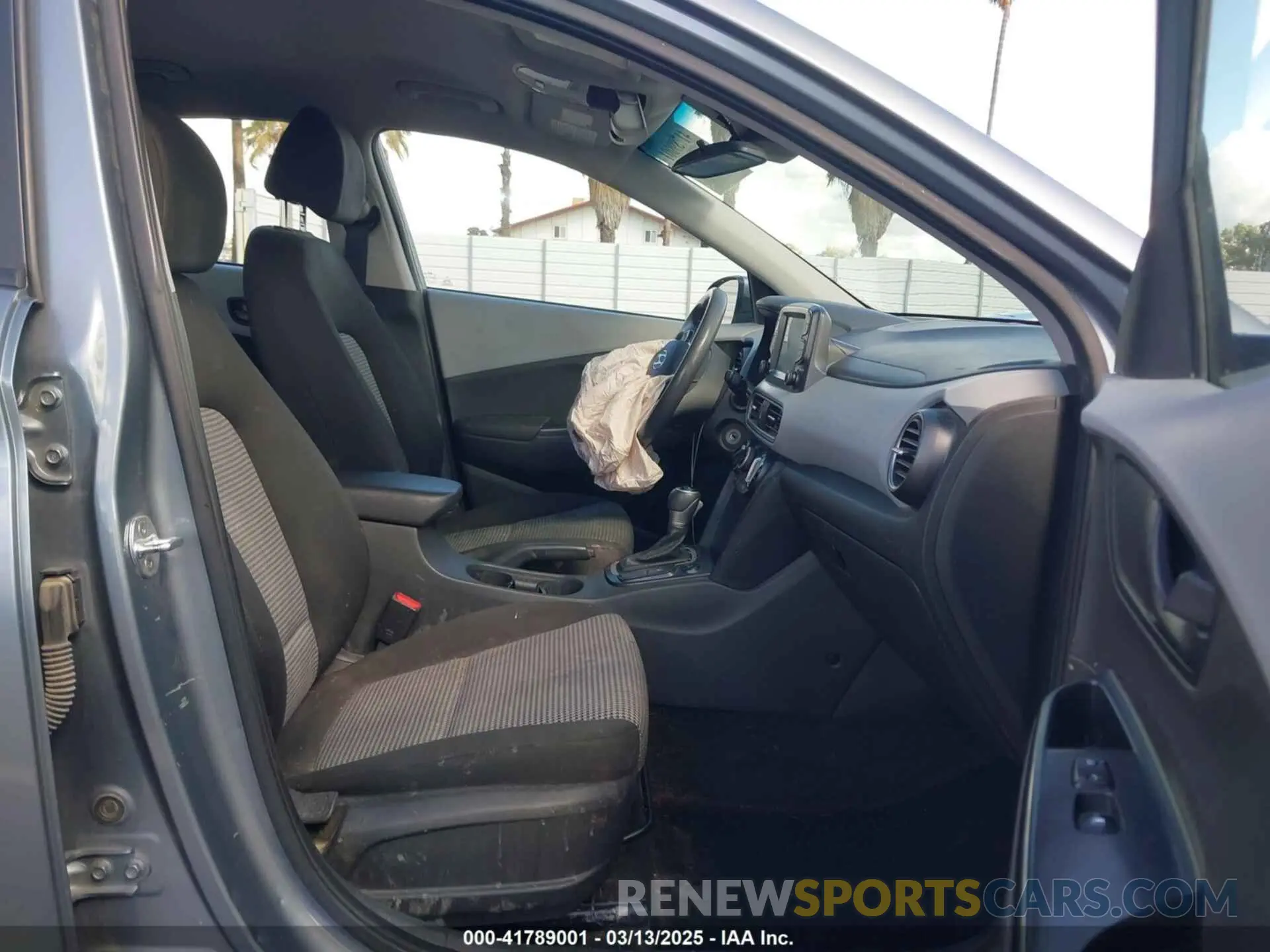 5 Photograph of a damaged car KM8K1CAA7LU591838 HYUNDAI KONA 2020