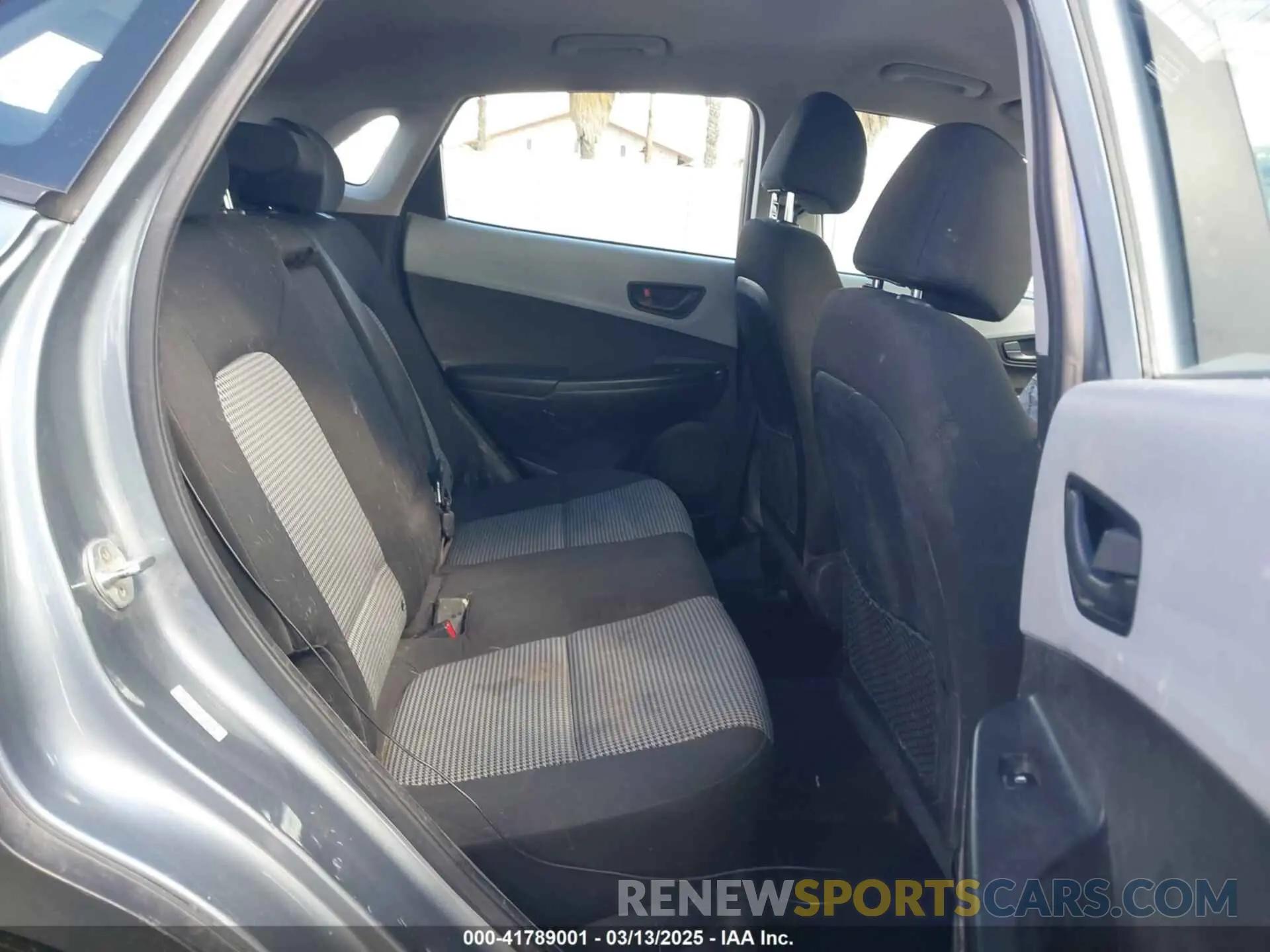 8 Photograph of a damaged car KM8K1CAA7LU591838 HYUNDAI KONA 2020