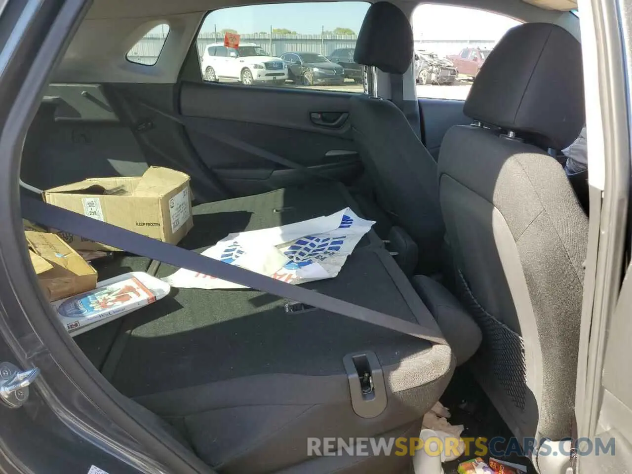 11 Photograph of a damaged car KM8K1CAA8LU427983 HYUNDAI KONA 2020