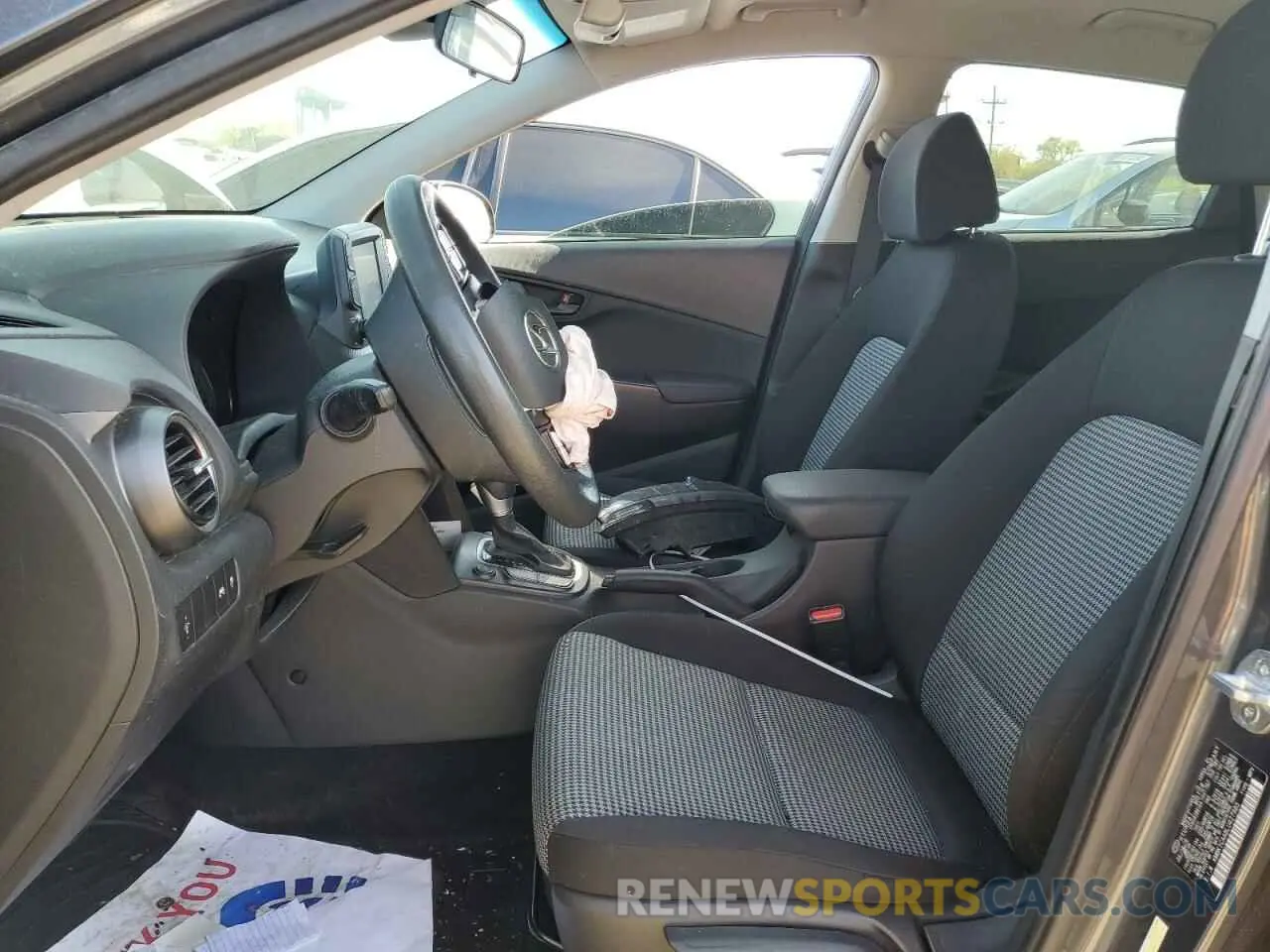 7 Photograph of a damaged car KM8K1CAA8LU427983 HYUNDAI KONA 2020