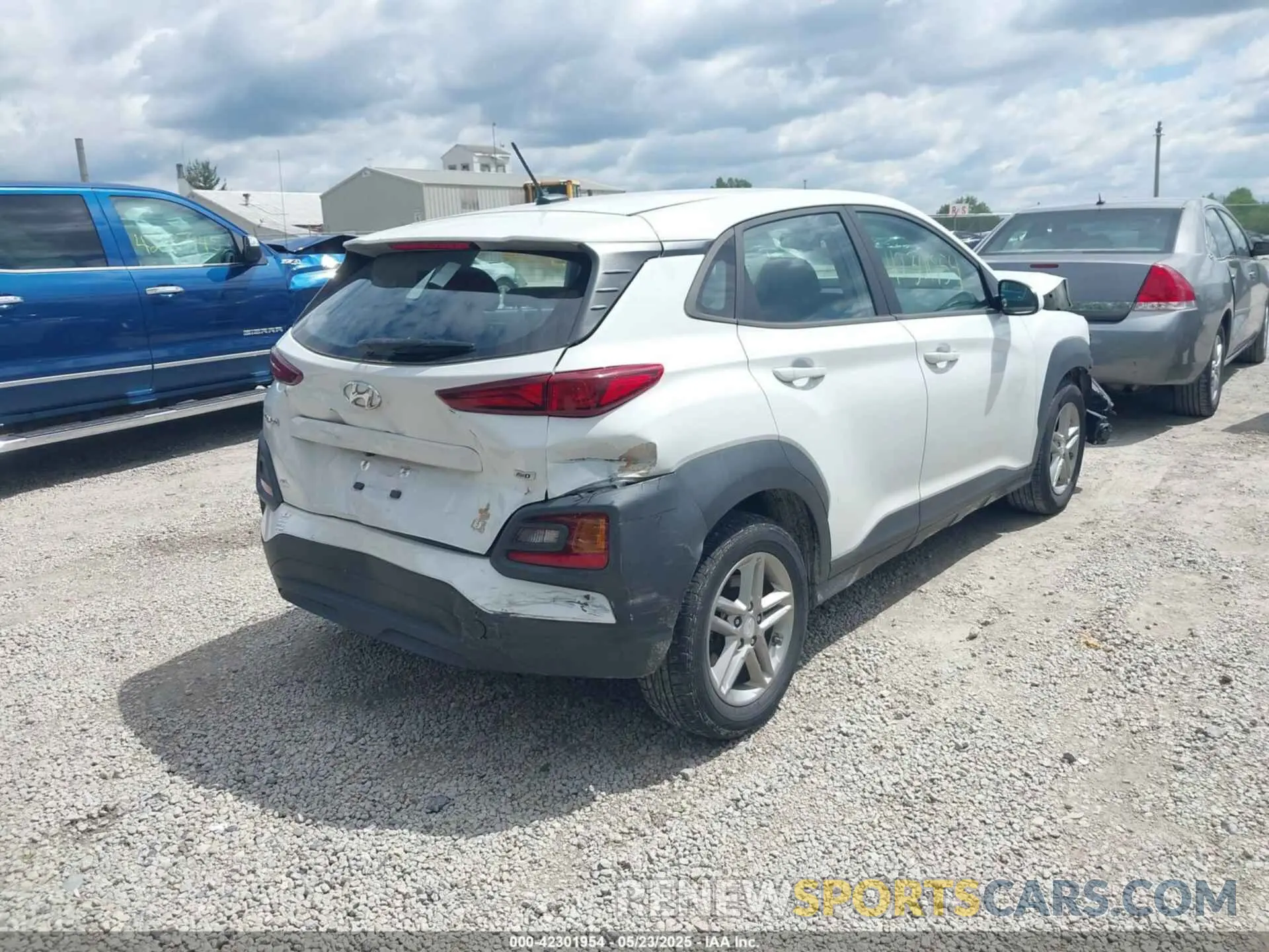 4 Photograph of a damaged car KM8K1CAA8LU443892 HYUNDAI KONA 2020