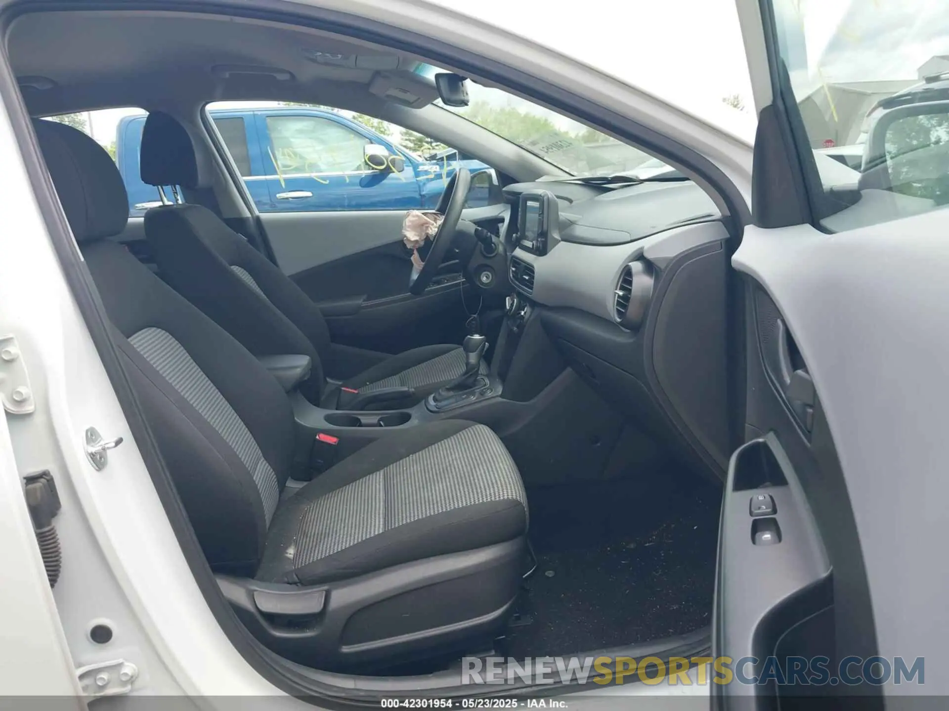 5 Photograph of a damaged car KM8K1CAA8LU443892 HYUNDAI KONA 2020